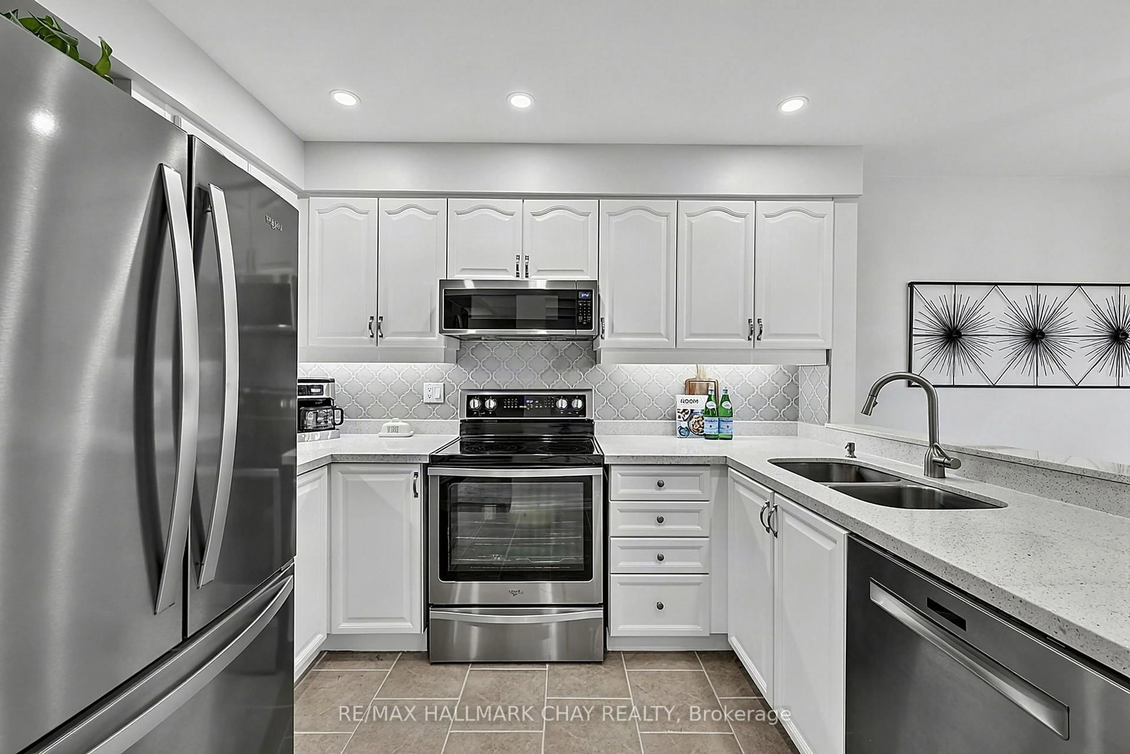 Open concept kitchen, ceramic/tile floor for 109 Noble Dr, Bradford West Gwillimbury Ontario L3Z 3B5