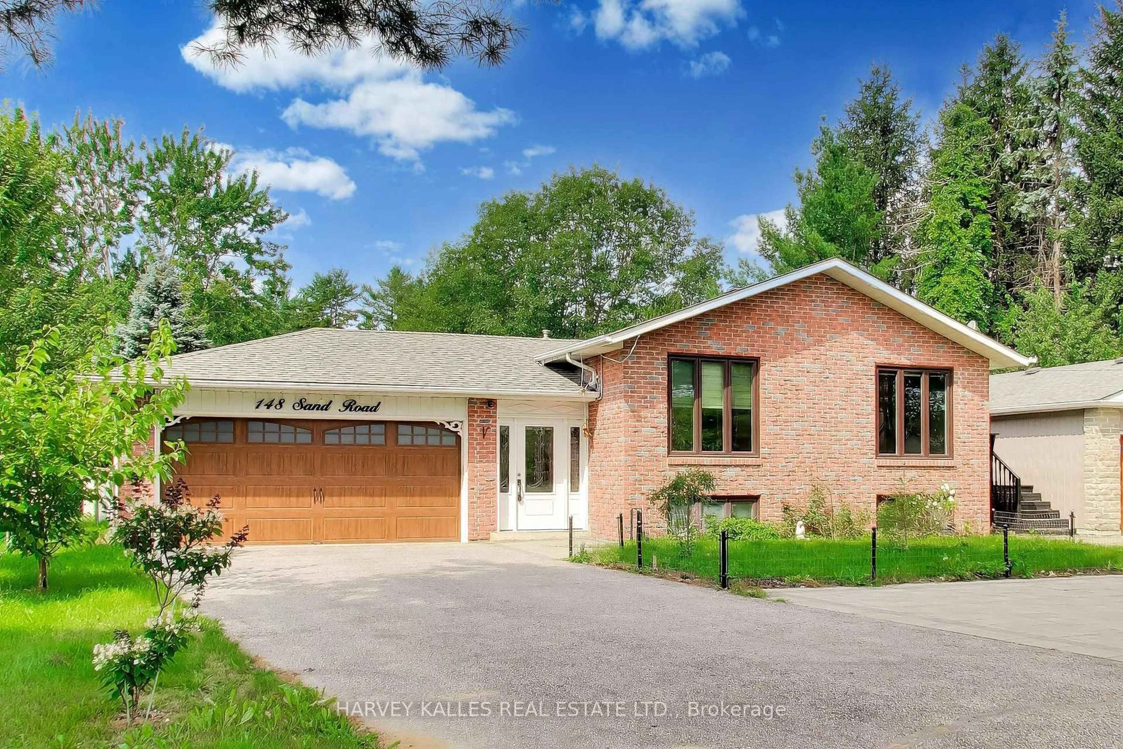 Home with brick exterior material, street for 148 Sand Rd, East Gwillimbury Ontario L9N 1H9