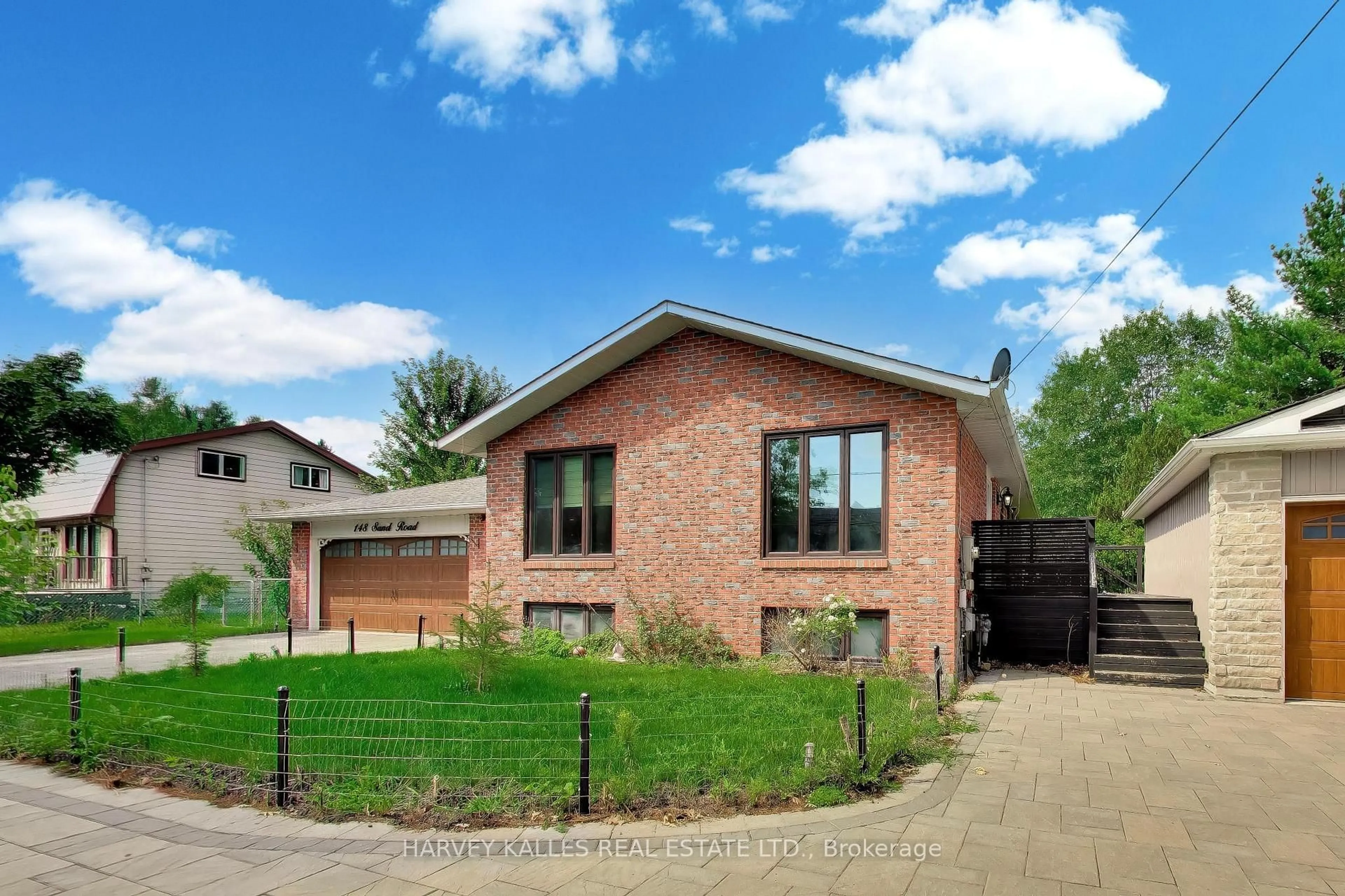 Home with brick exterior material, street for 148 Sand Rd, East Gwillimbury Ontario L9N 1H9