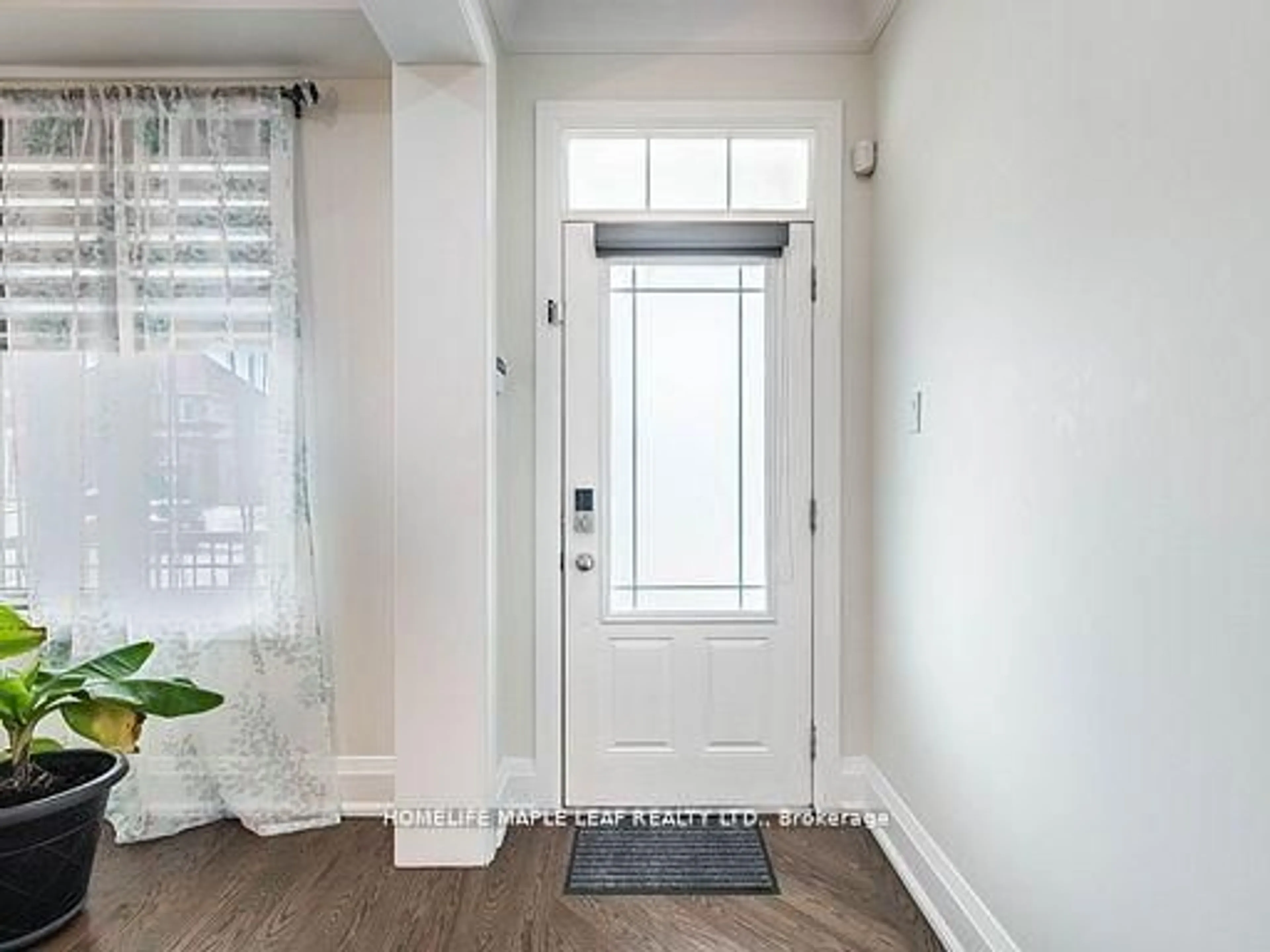 Indoor entryway for 47 Hawke Cres, New Tecumseth Ontario L0G 1W0