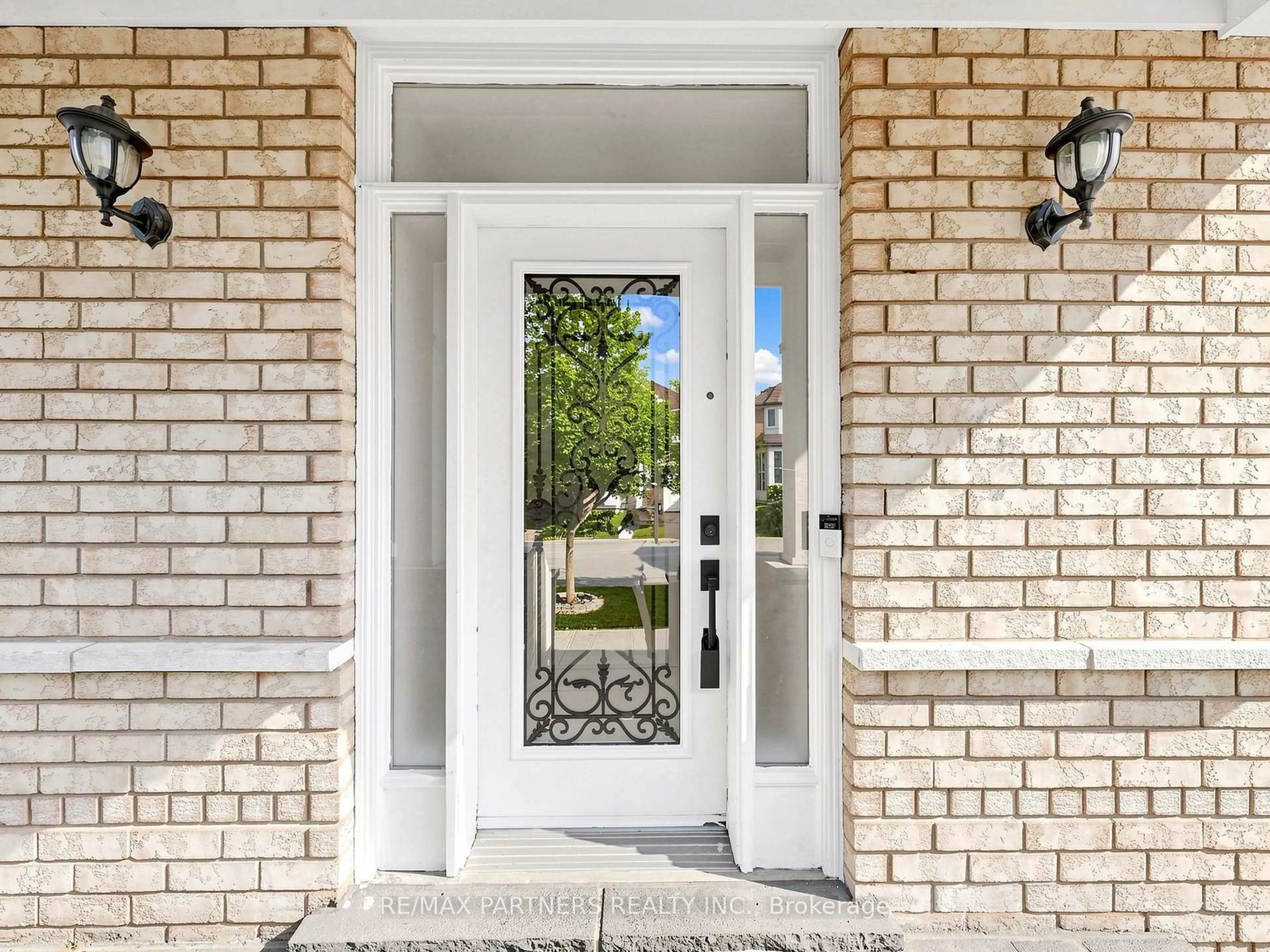 Indoor entryway for 21 Russell Hill Rd, Markham Ontario L6C 2L8
