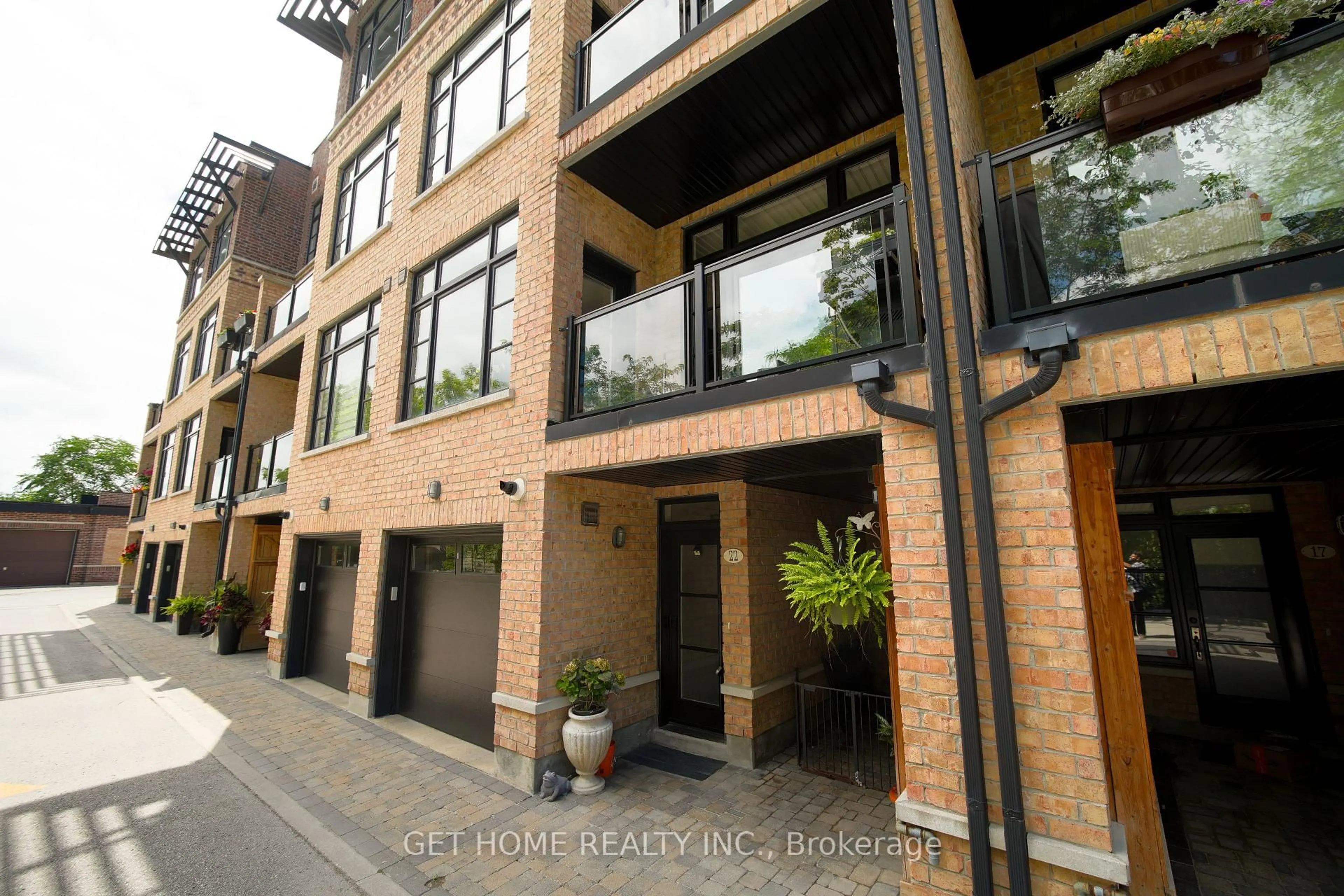Unknown for 8169 Kipling Ave #22, Vaughan Ontario L4L 0G4