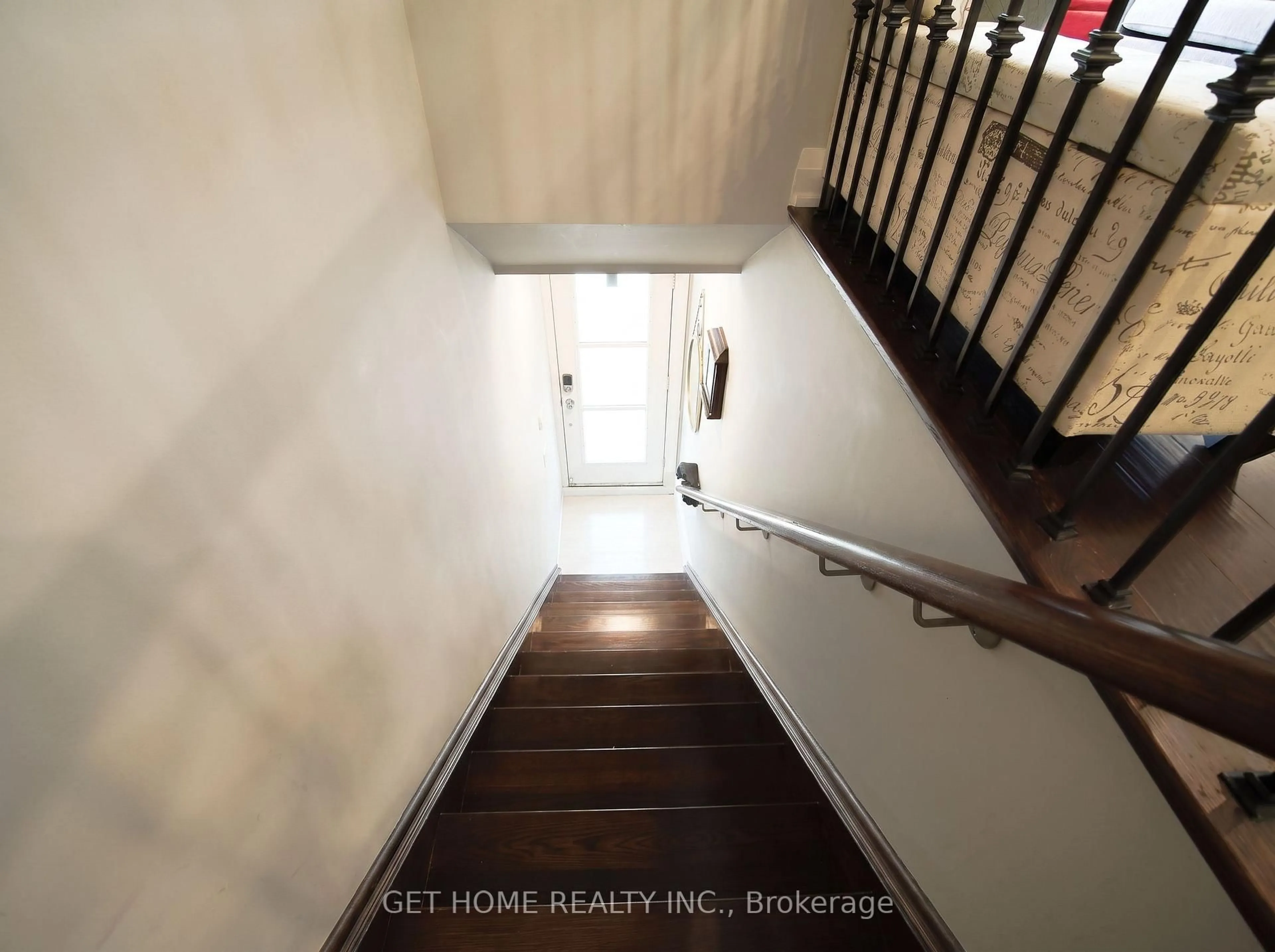 Stairs for 8169 Kipling Ave #22, Vaughan Ontario L4L 0G4