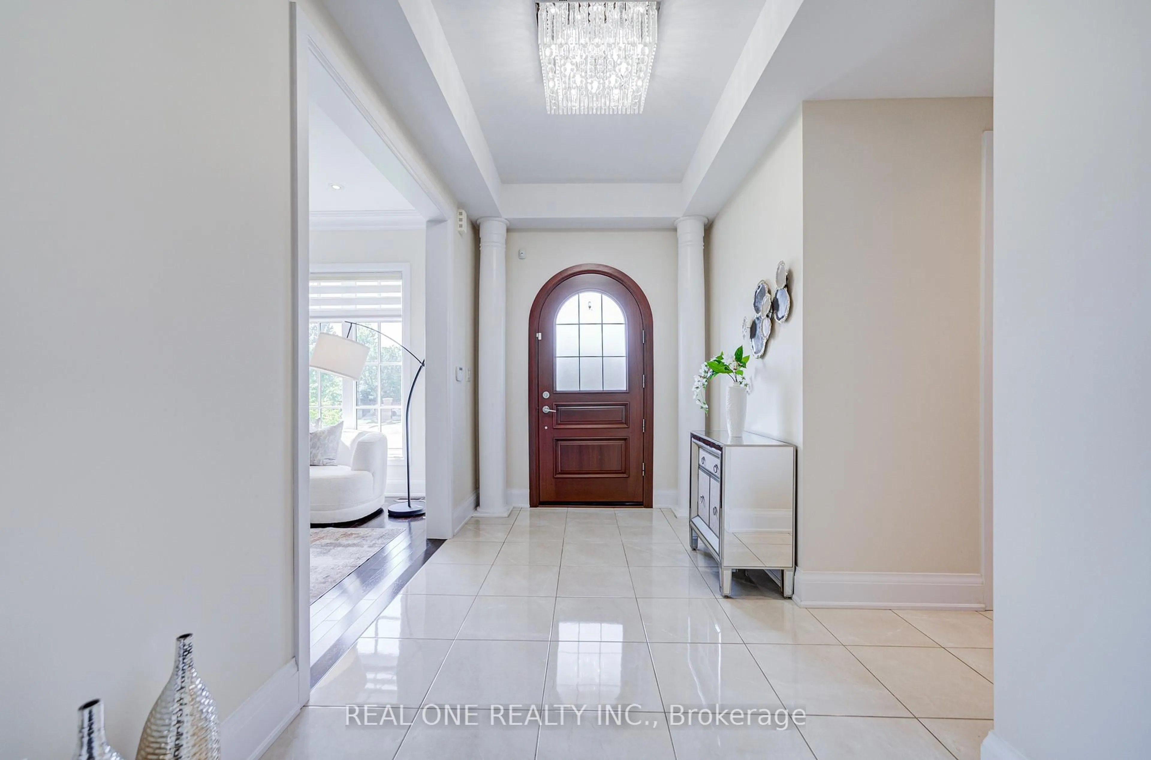 Indoor entryway for 421 Flamingo Rd, Vaughan Ontario L4J 8L4