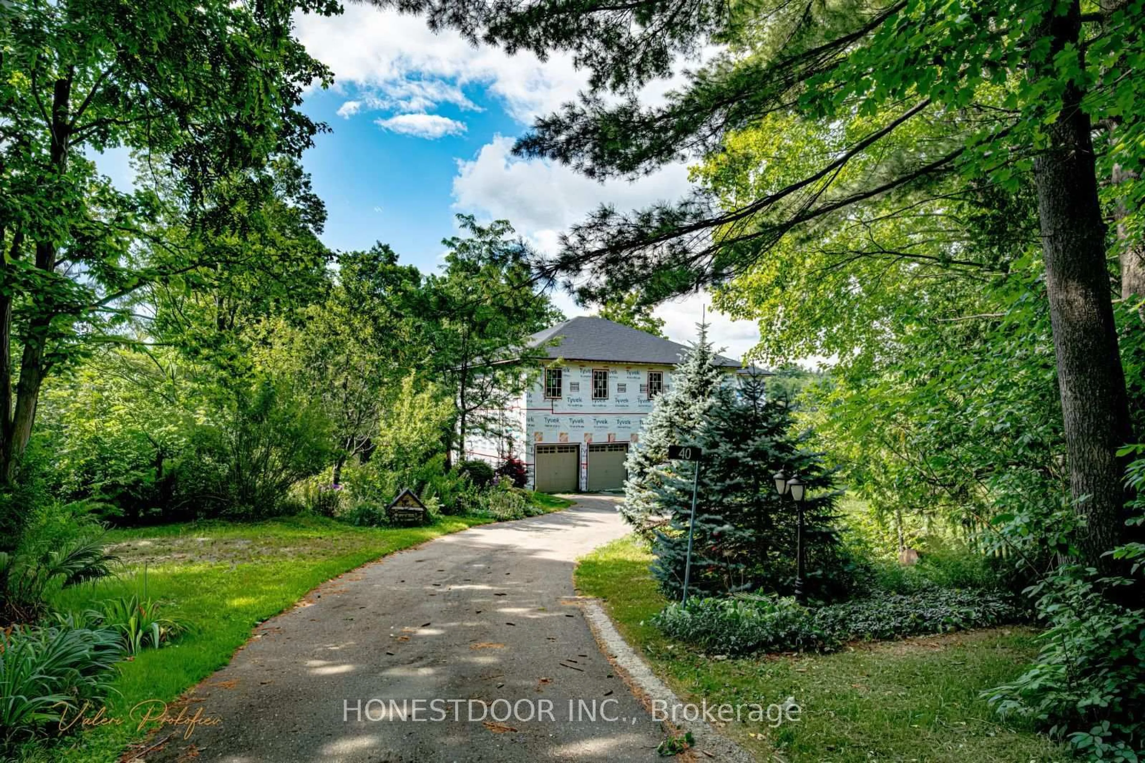 A pic from outside/outdoor area/front of a property/back of a property/a pic from drone, street for 40 Old Church Rd, King Ontario L7B 1K4