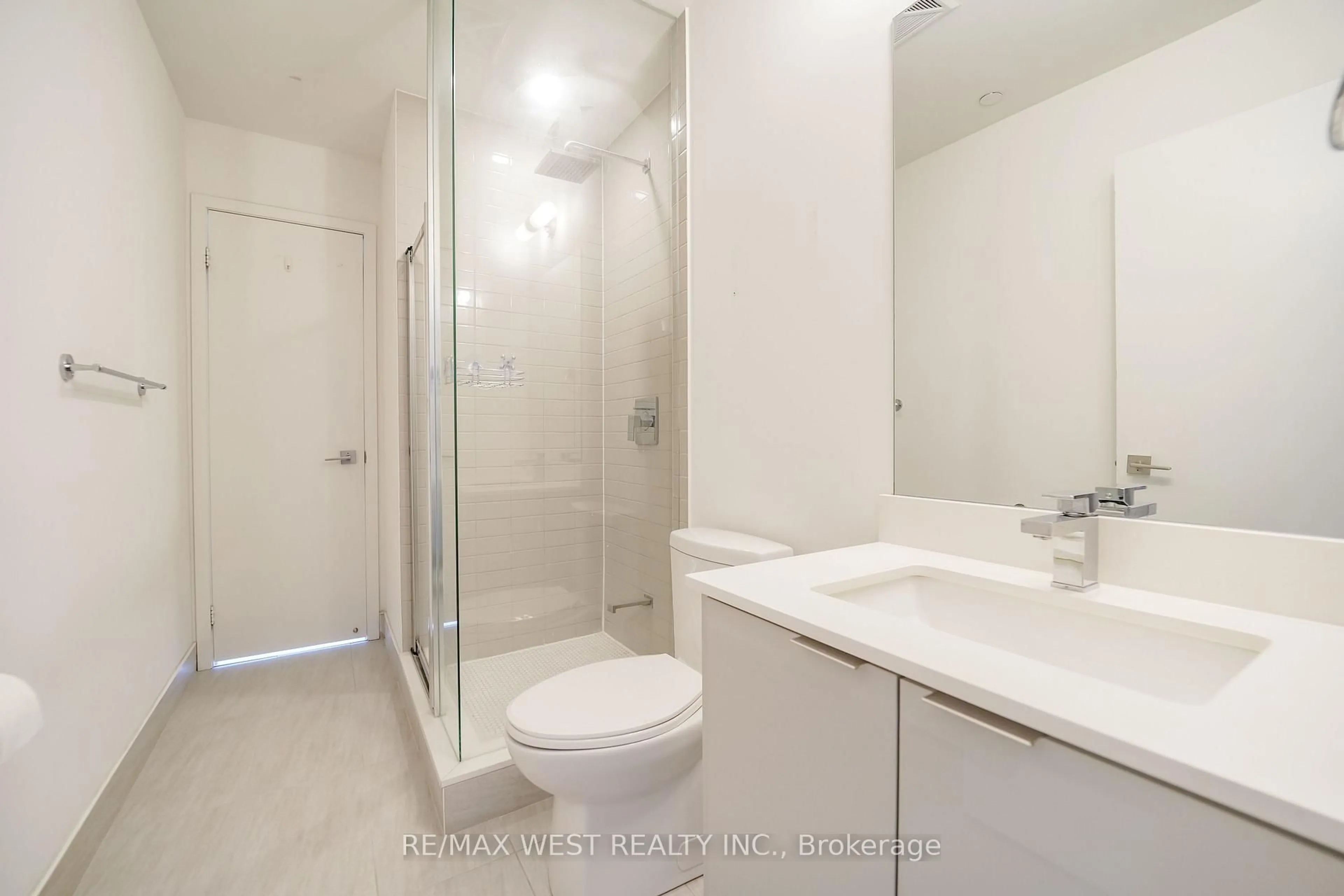 Standard bathroom, unknown for 2916 Highway 7 Rd #3007, Vaughan Ontario L4K 0K6