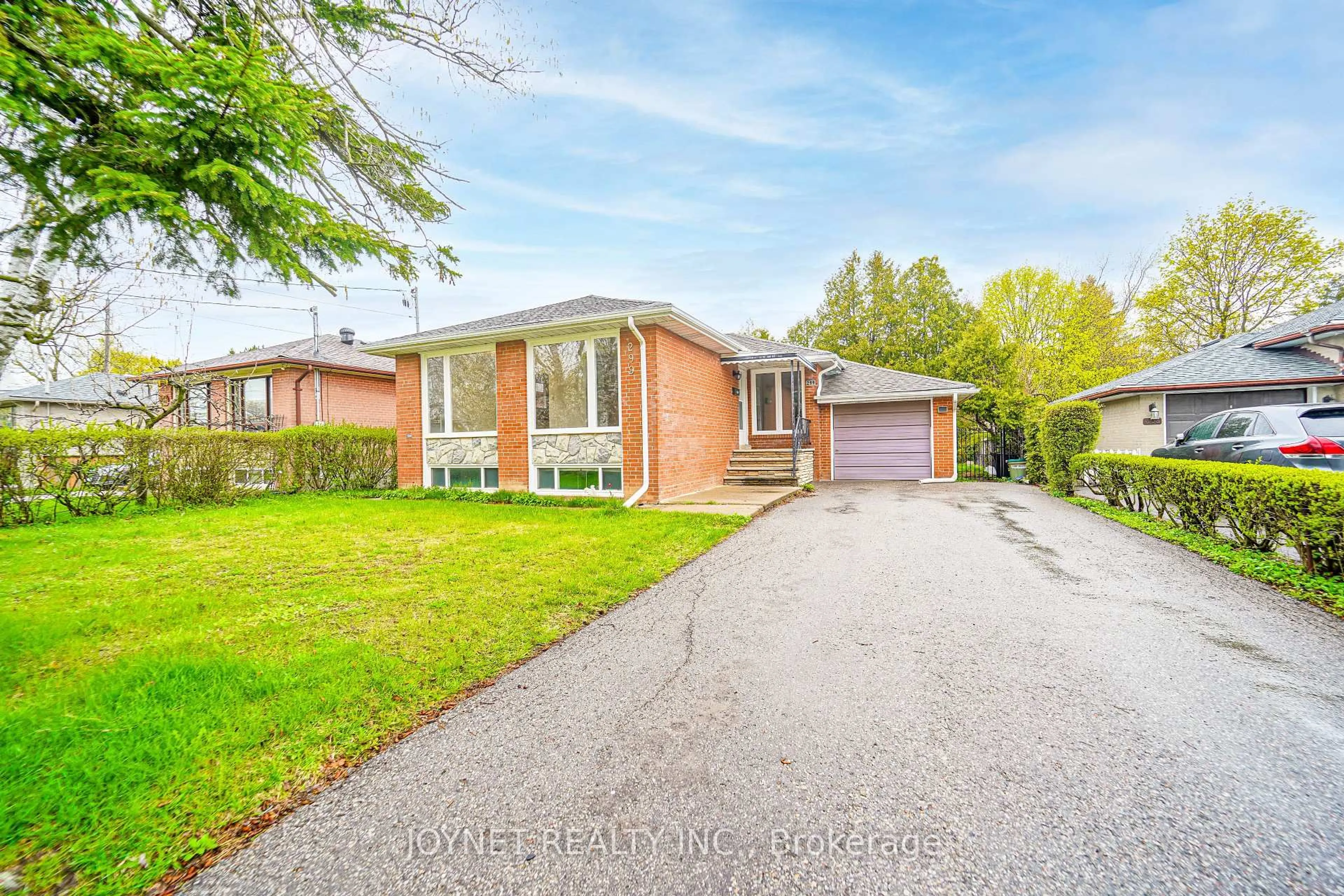 Home with brick exterior material, street for 299 Palmer Ave, Richmond Hill Ontario L4C 1P4