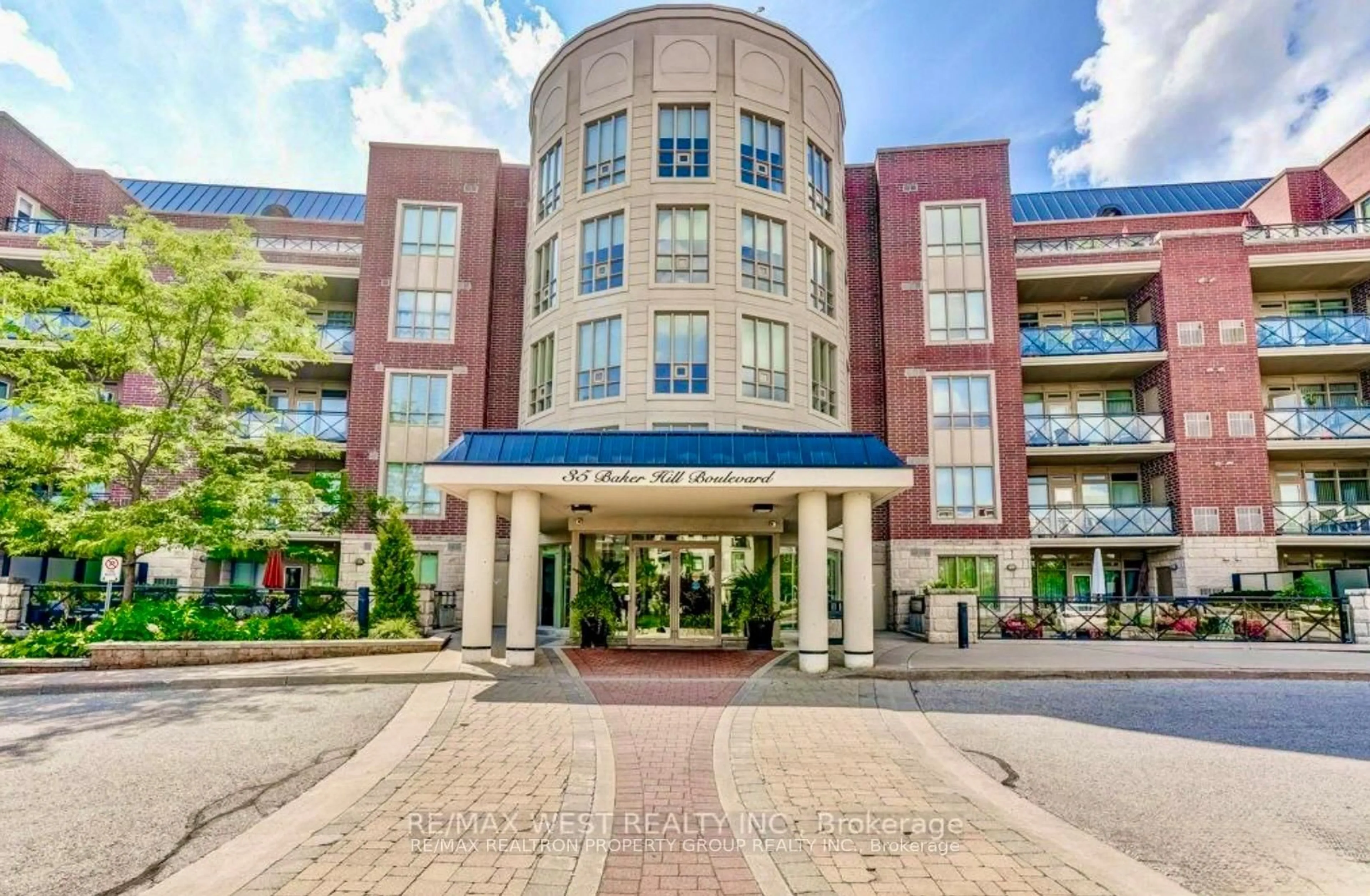 Indoor foyer for 35 Baker Hill Blvd #309, Whitchurch-Stouffville Ontario L4A 1P8