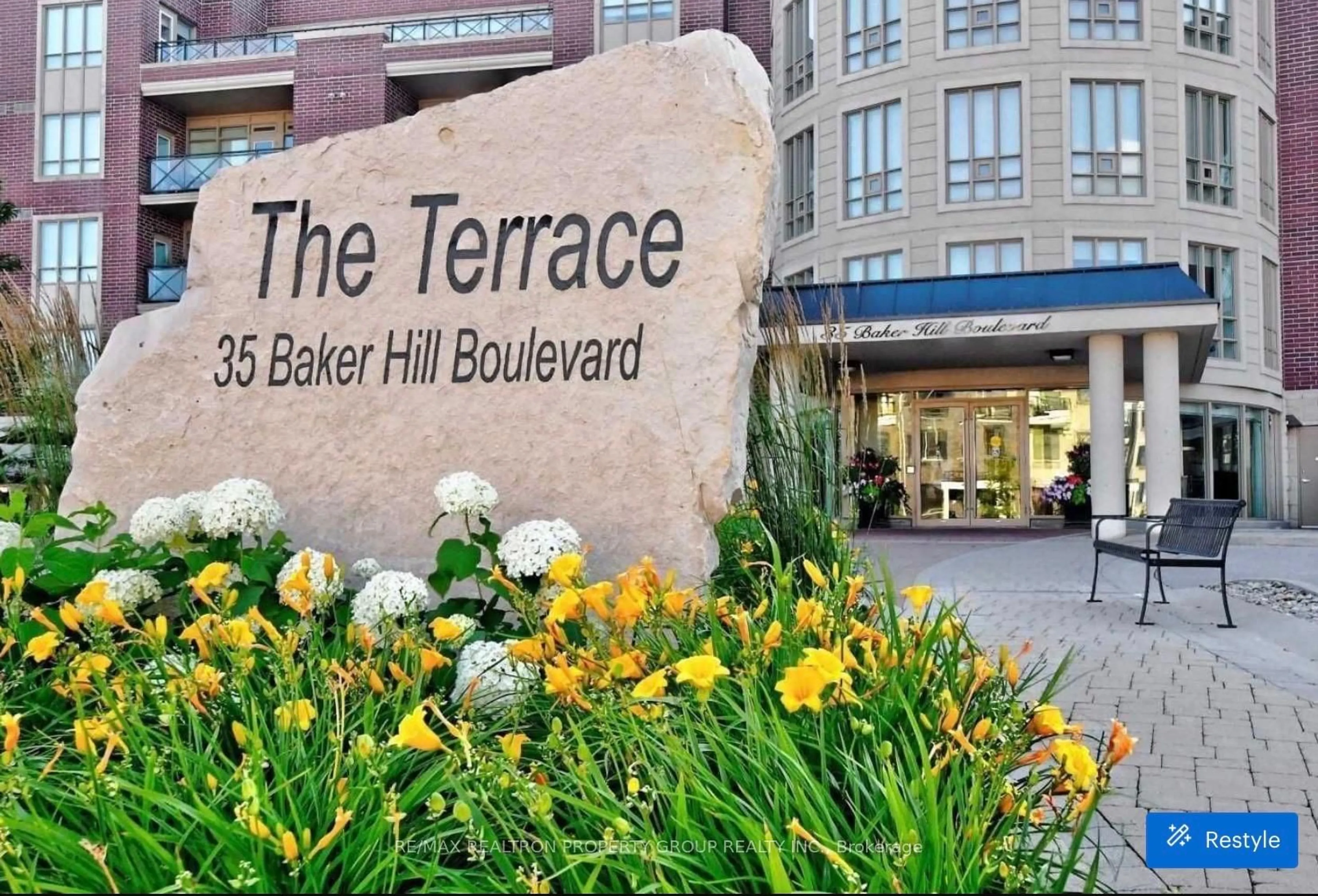 Indoor foyer for 35 Baker Hill Blvd #309, Whitchurch-Stouffville Ontario L4A 1P8