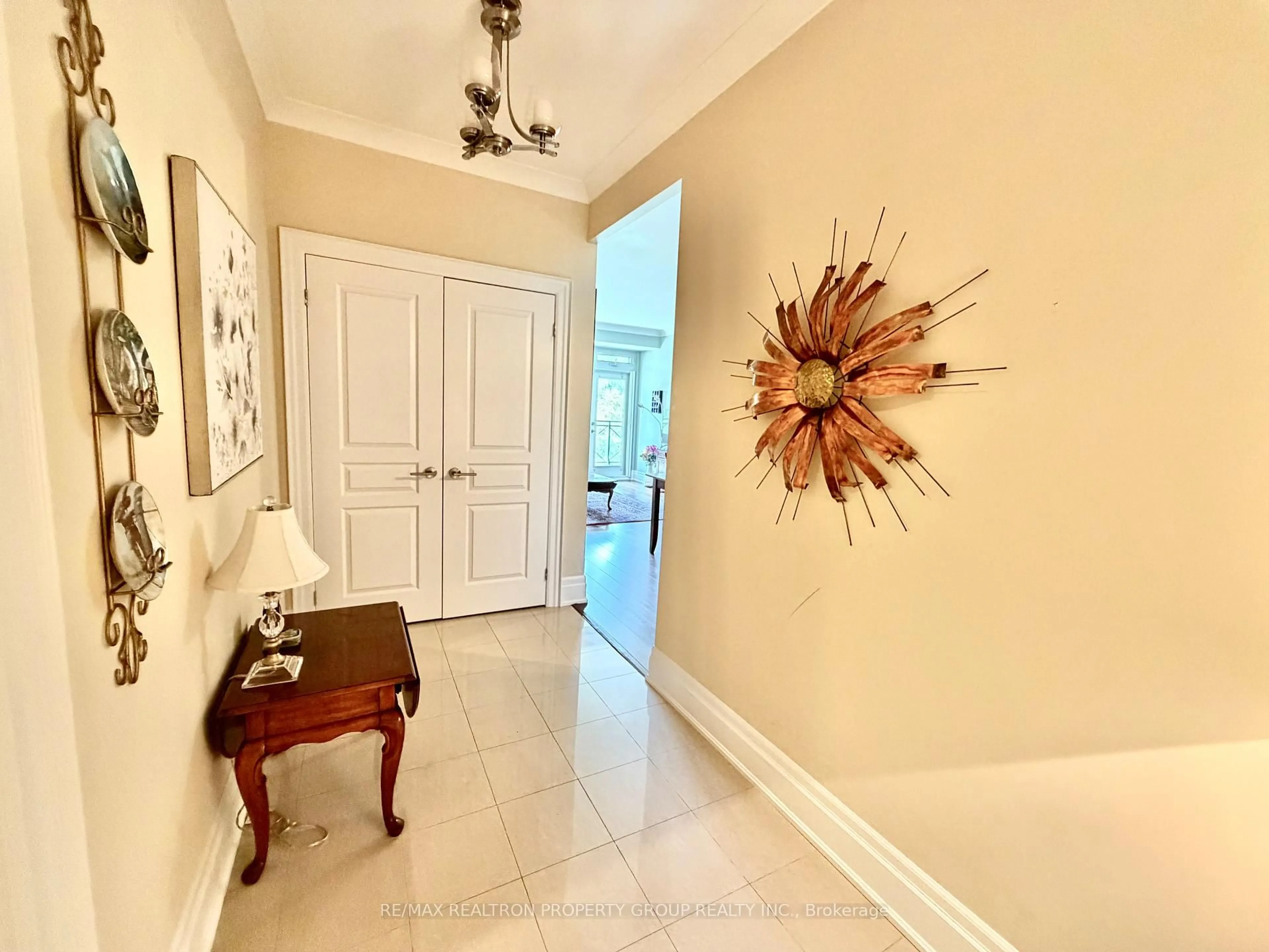 Indoor entryway for 35 Baker Hill Blvd #309, Whitchurch-Stouffville Ontario L4A 1P8