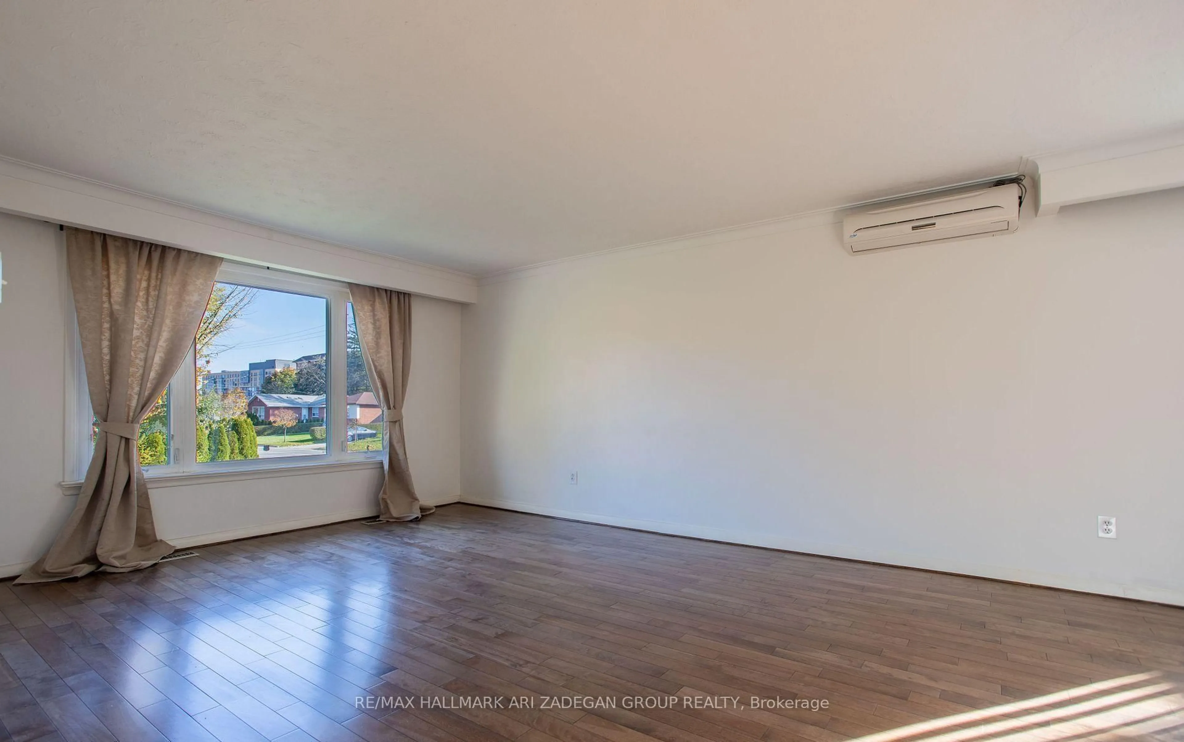 A pic of a room for 210 Harrygan Cres, Richmond Hill Ontario L4C 4J1