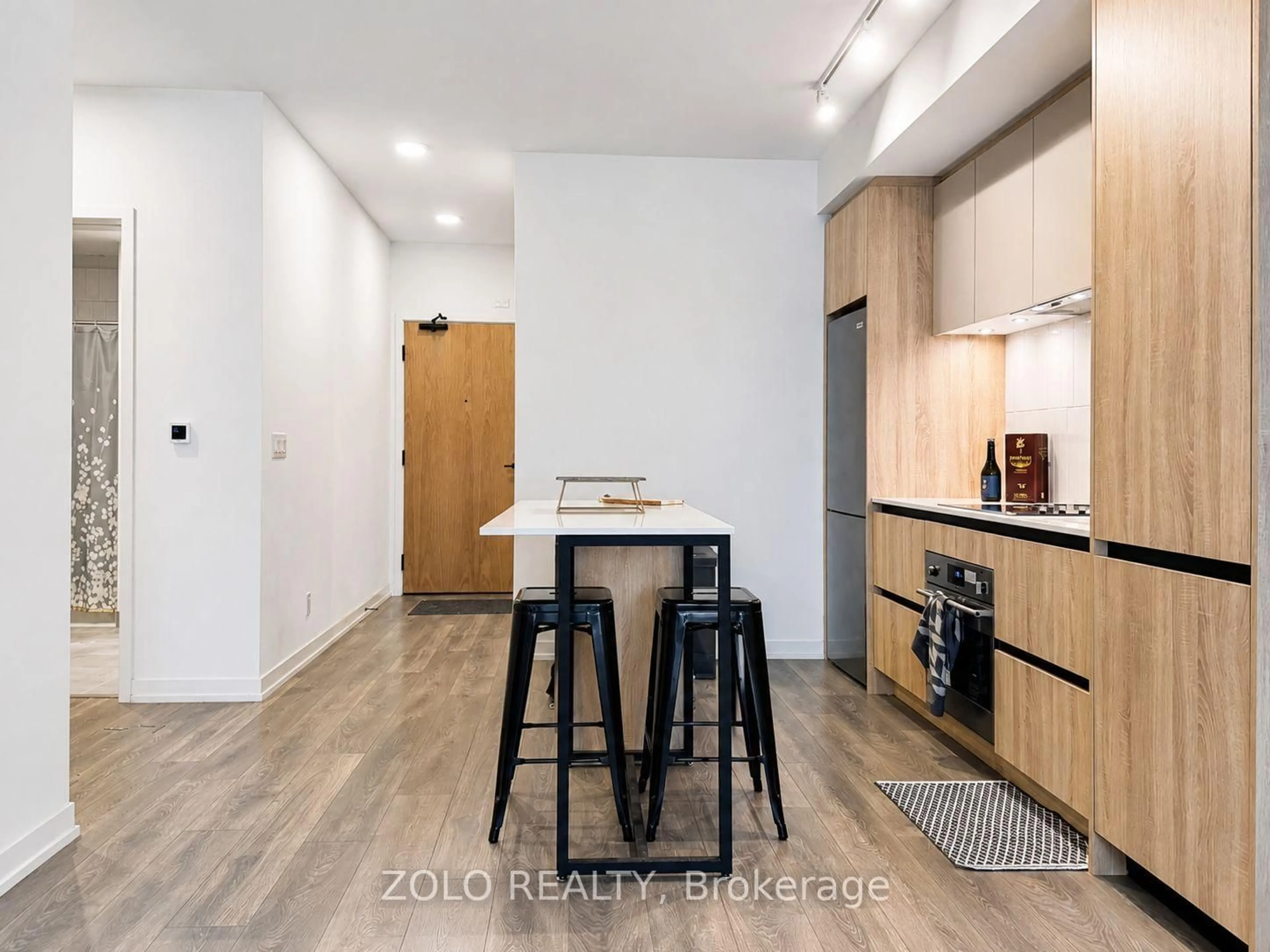 Open concept kitchen, wood/laminate floor for 8 Beverley Glen Blvd #121, Vaughan Ontario L4J 0L5
