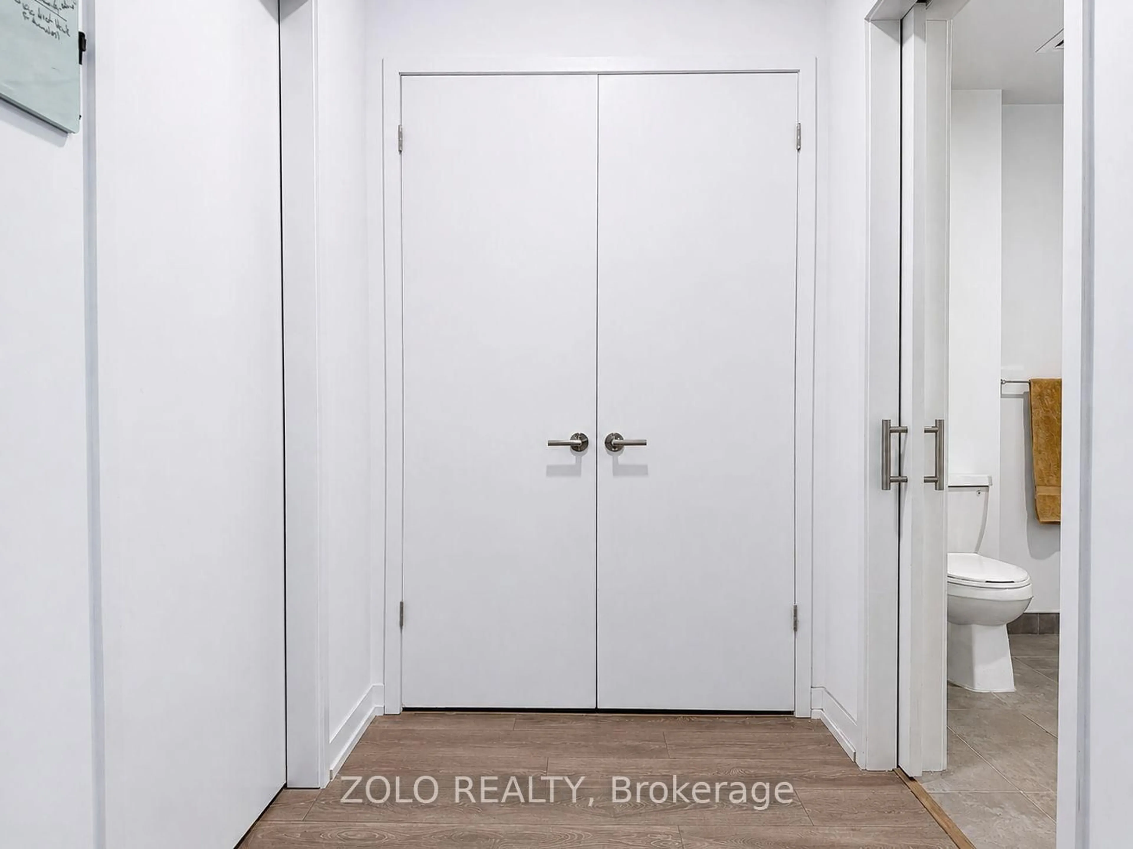 Indoor entryway for 8 Beverley Glen Blvd #121, Vaughan Ontario L4J 0L5