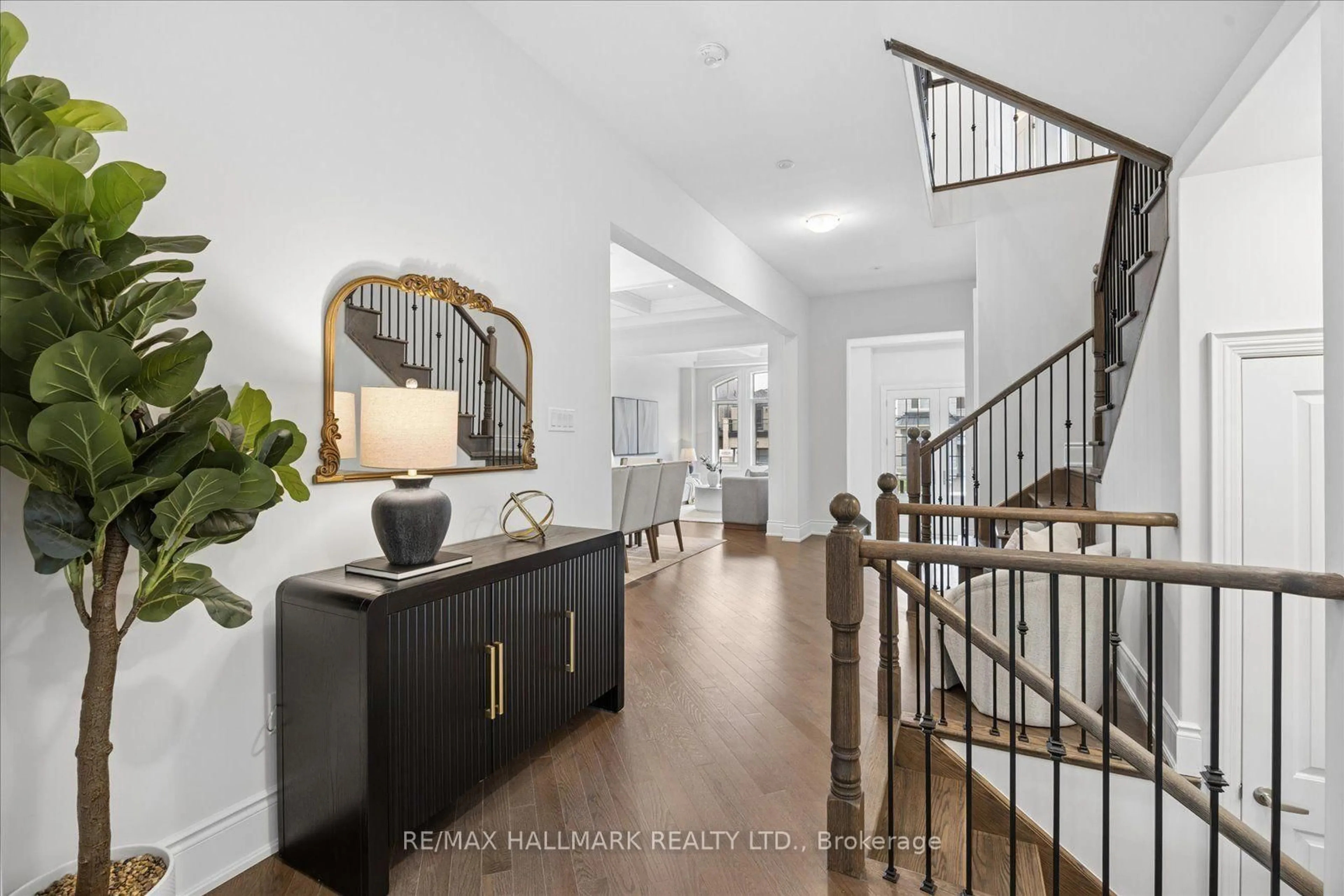 Indoor entryway for 72 Silk Twist Dr, East Gwillimbury Ontario L9N 0W4