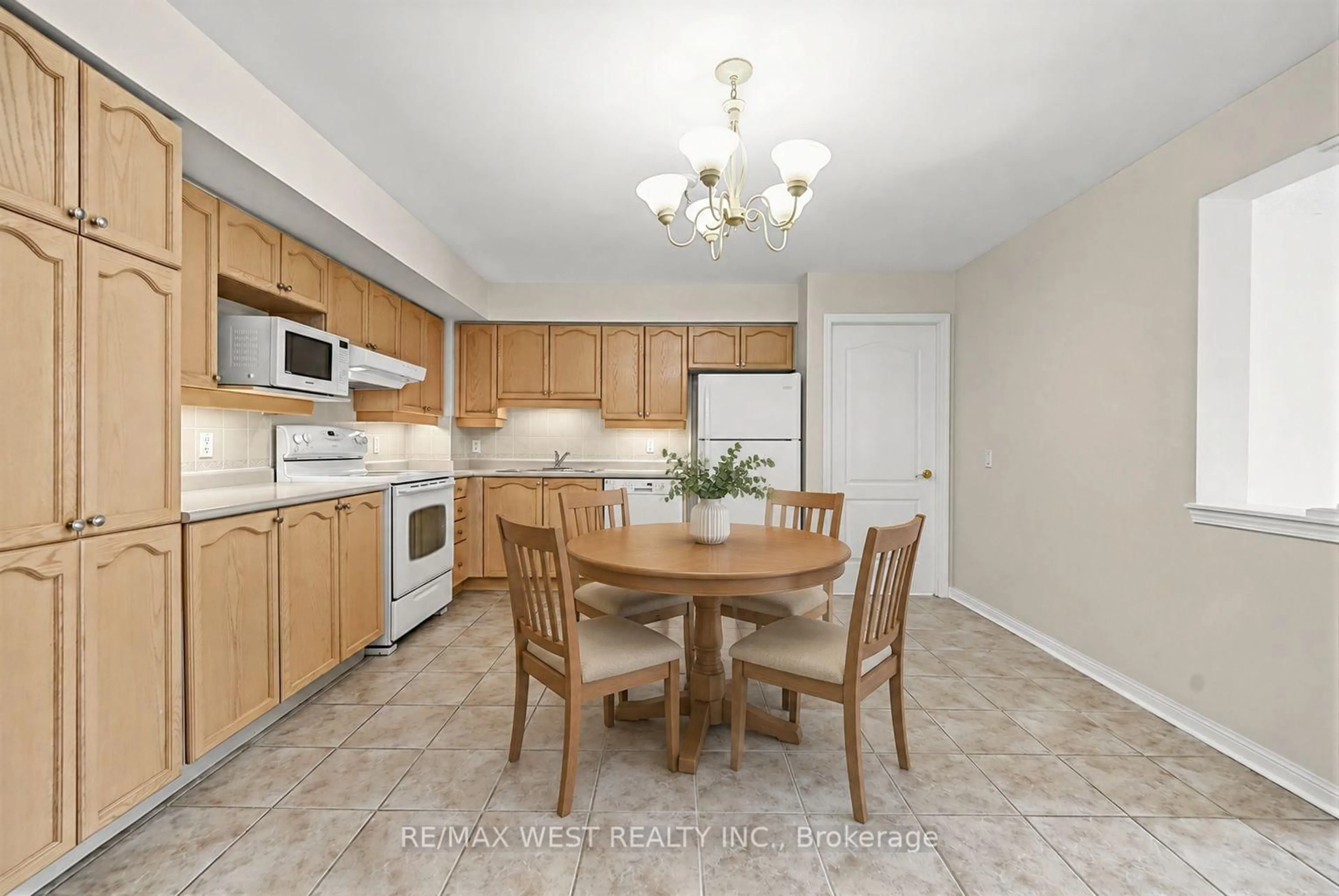 Standard kitchen, unknown for 2506 Rutherford Rd #414, Vaughan Ontario L4K 5N4