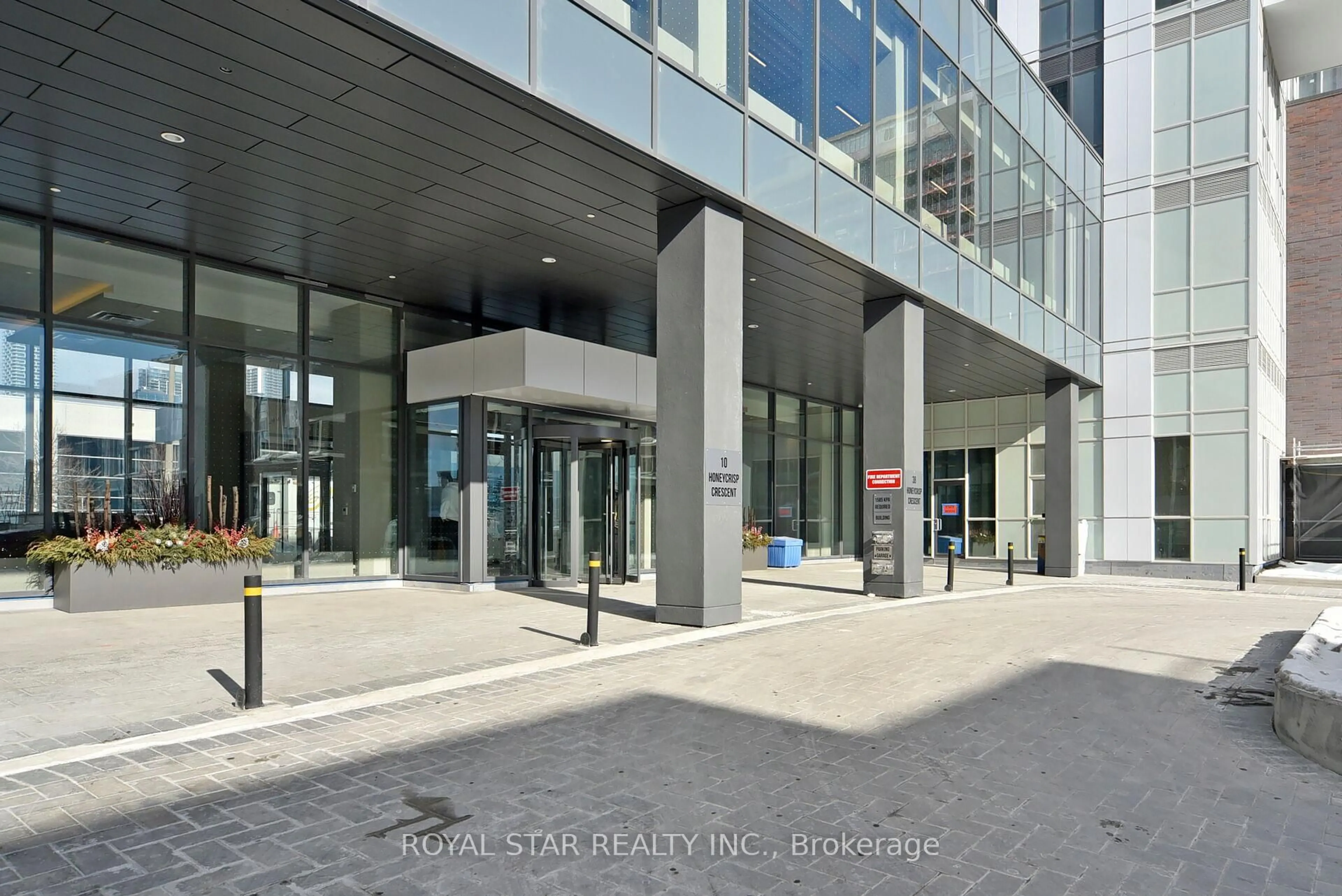 Indoor foyer for 10 Honeycrisp Cres #909, Vaughan Ontario L4K 0M7