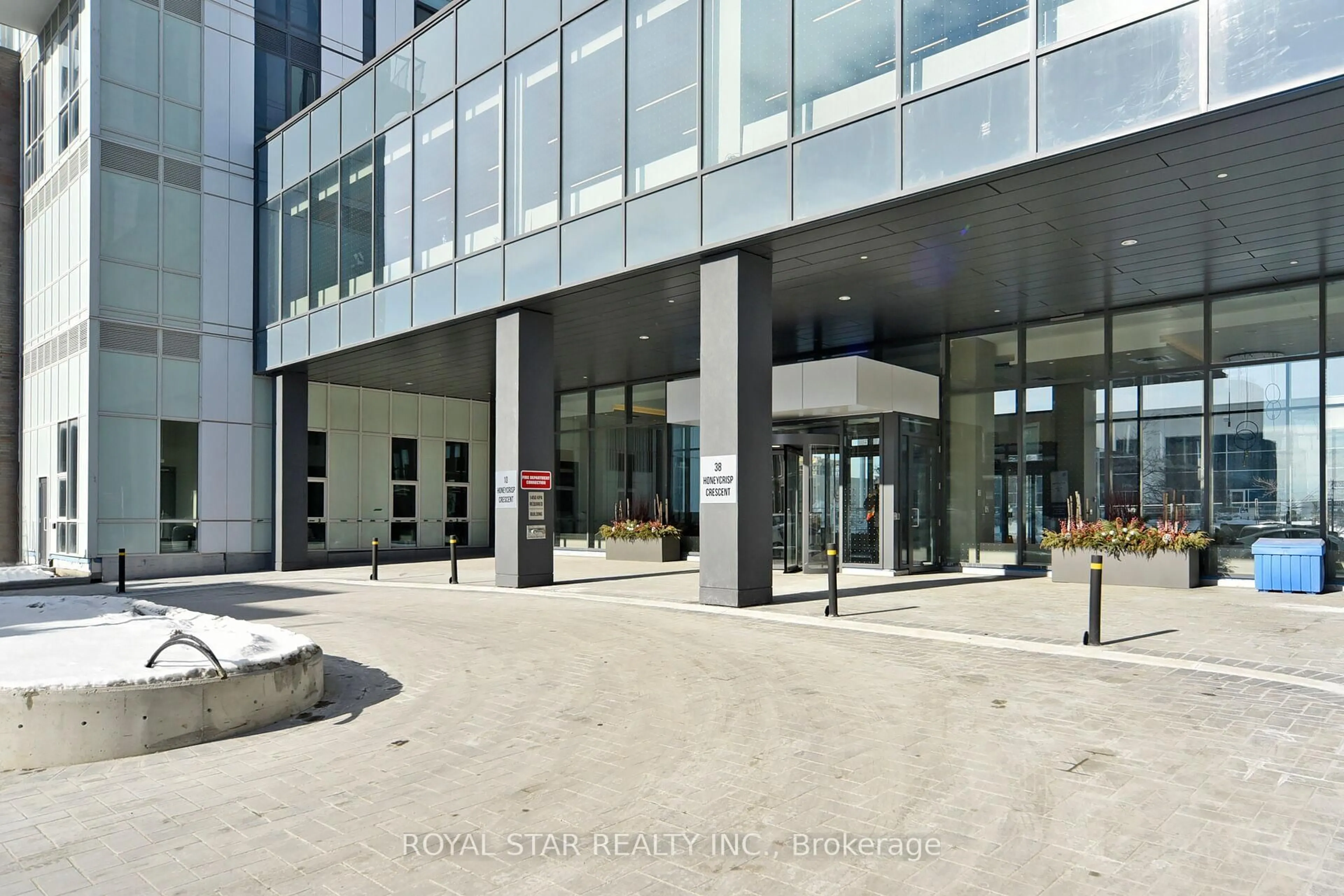 Indoor foyer for 10 Honeycrisp Cres #909, Vaughan Ontario L4K 0M7