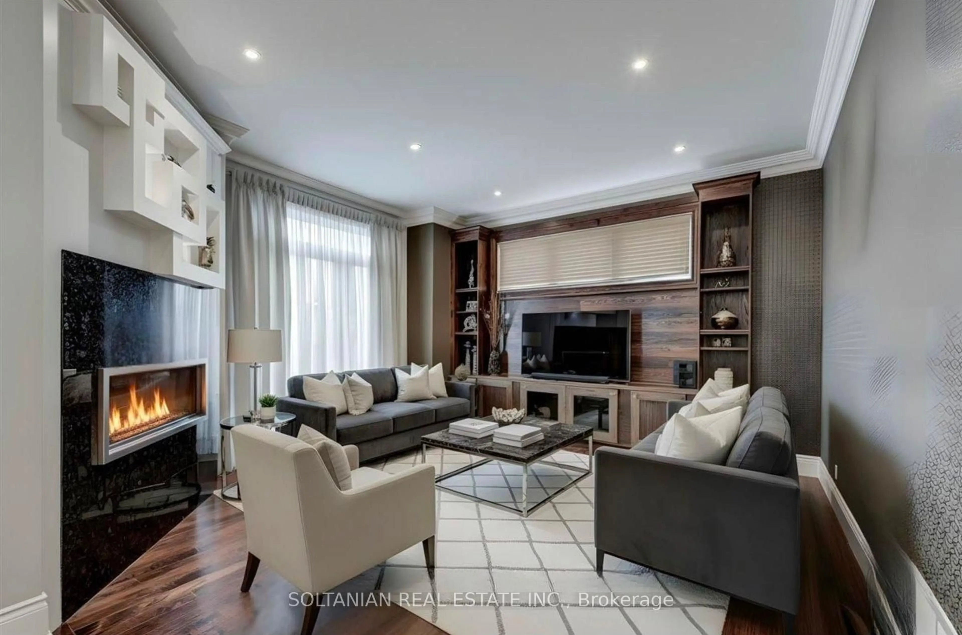 Living room with furniture, wood/laminate floor for 90 Grandview Ave, Markham Ontario L3T 1H4