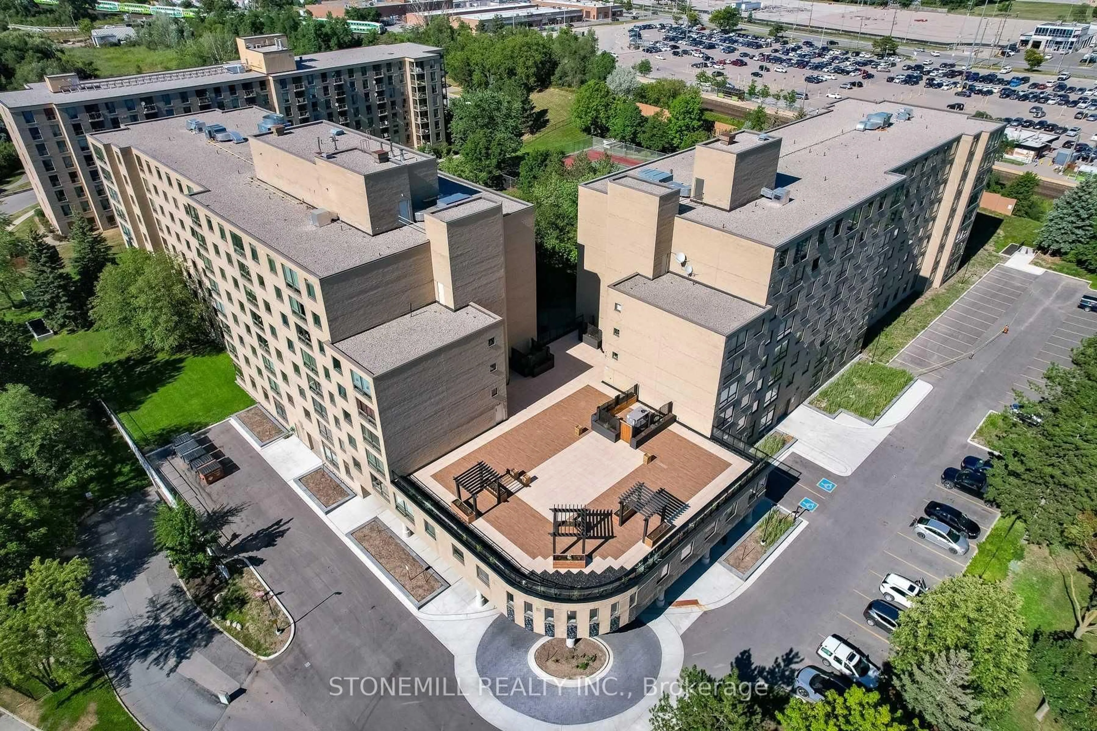 A pic from outside/outdoor area/front of a property/back of a property/a pic from drone, unknown for 326 Major Mackenzie Dr #814, Richmond Hill Ontario L4C 8T4