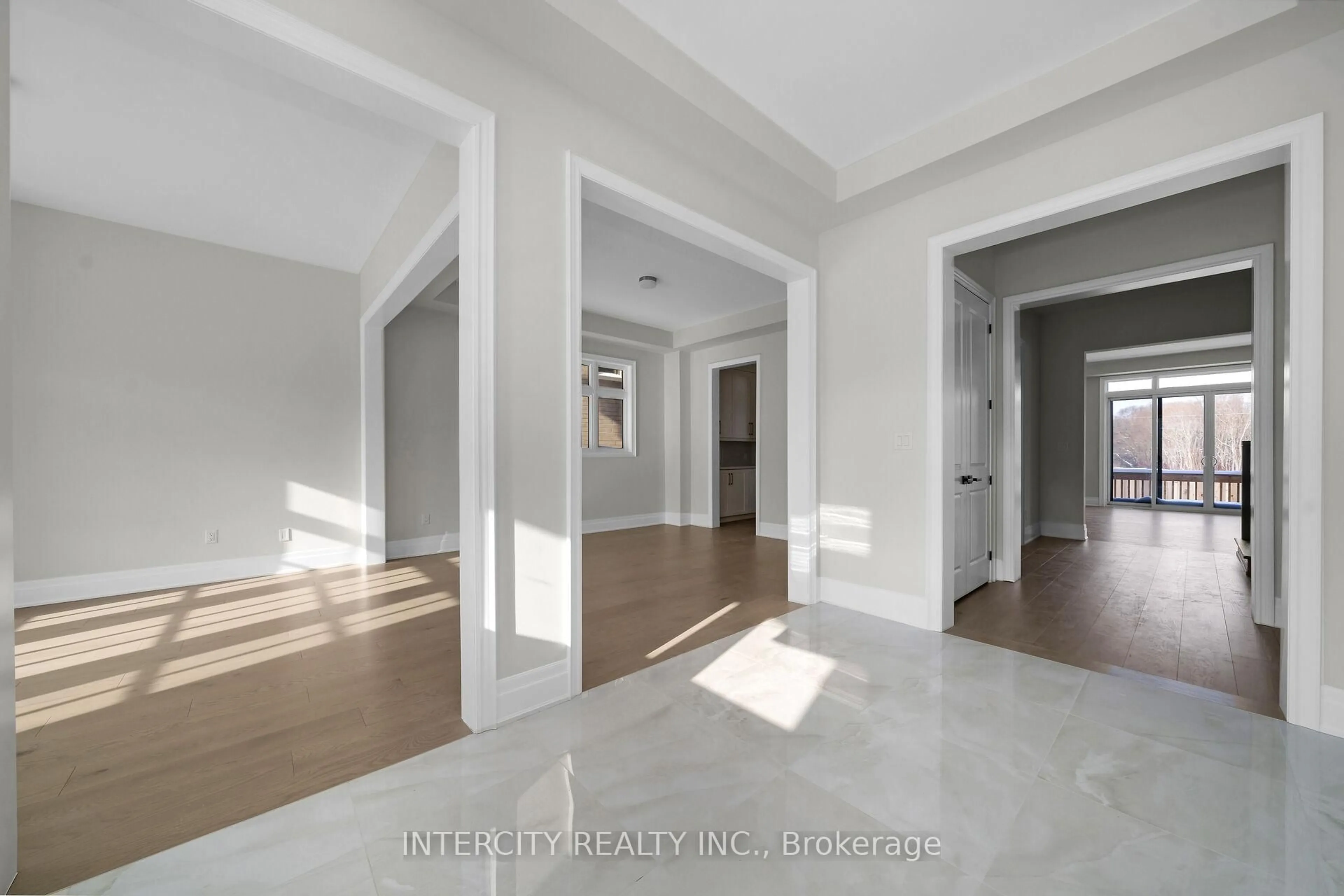 Indoor entryway for 8 Heart Lake Circ, King Ontario L7B 0T1