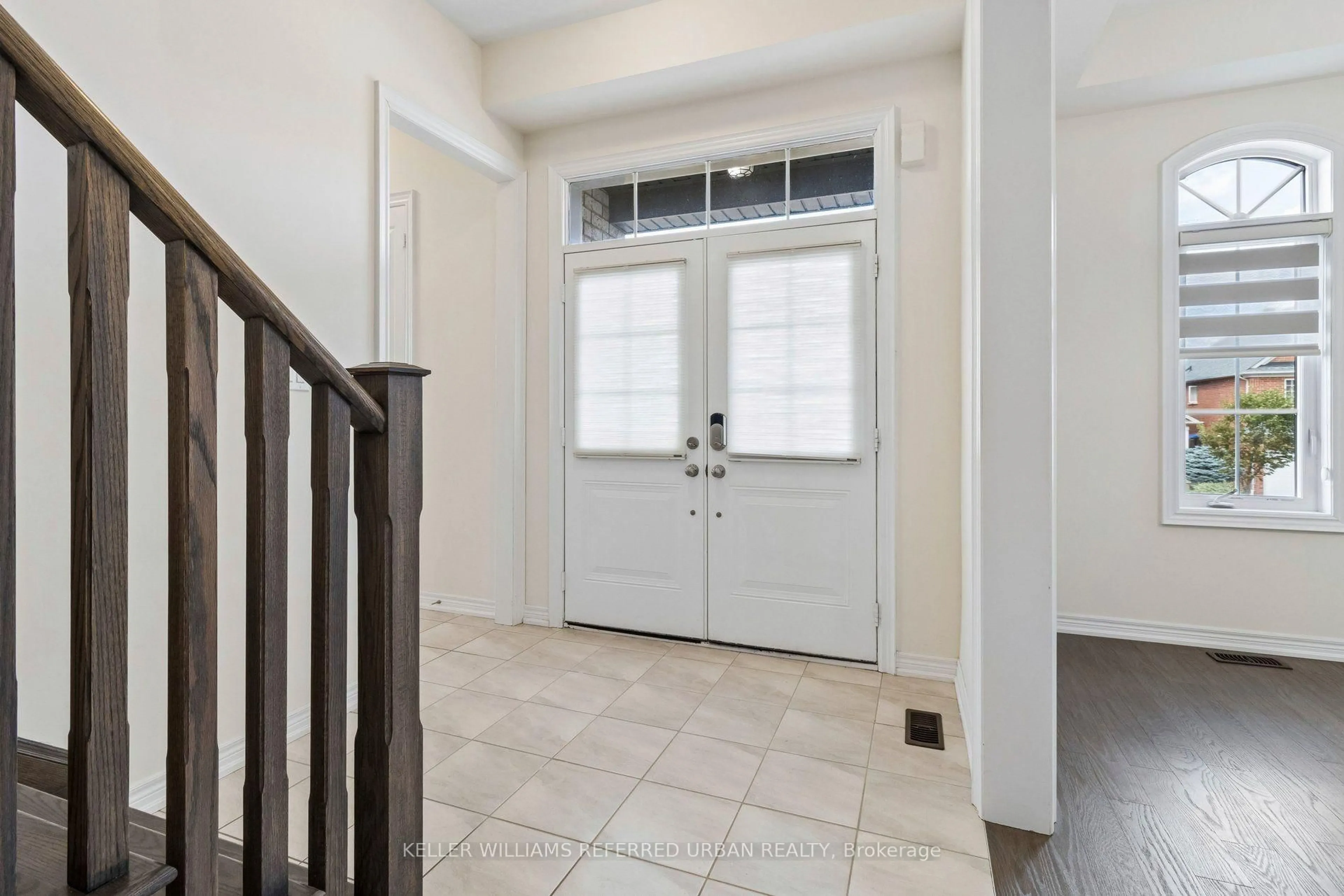Indoor entryway for 54 Leary Cres, Richmond Hill Ontario L4S 0G7