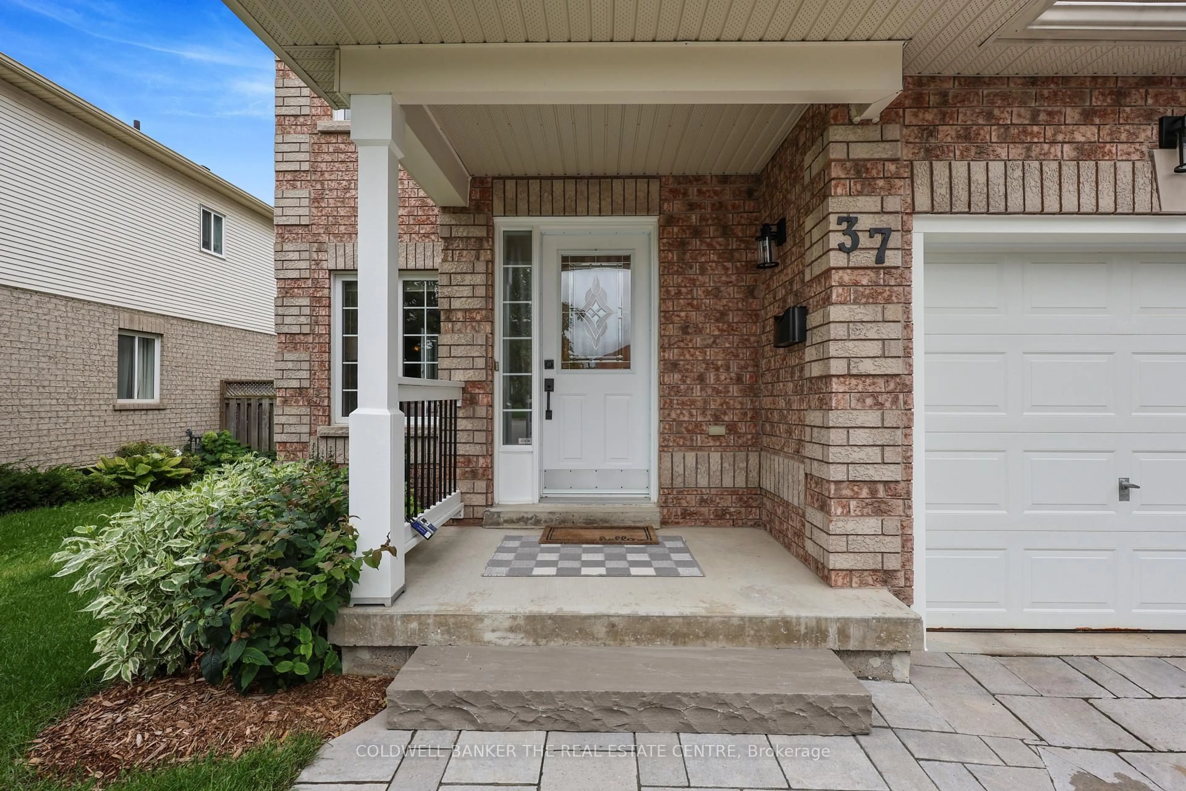 Home with brick exterior material, street for 37 Rainbow Crt, Georgina Ontario L4P 3Z6
