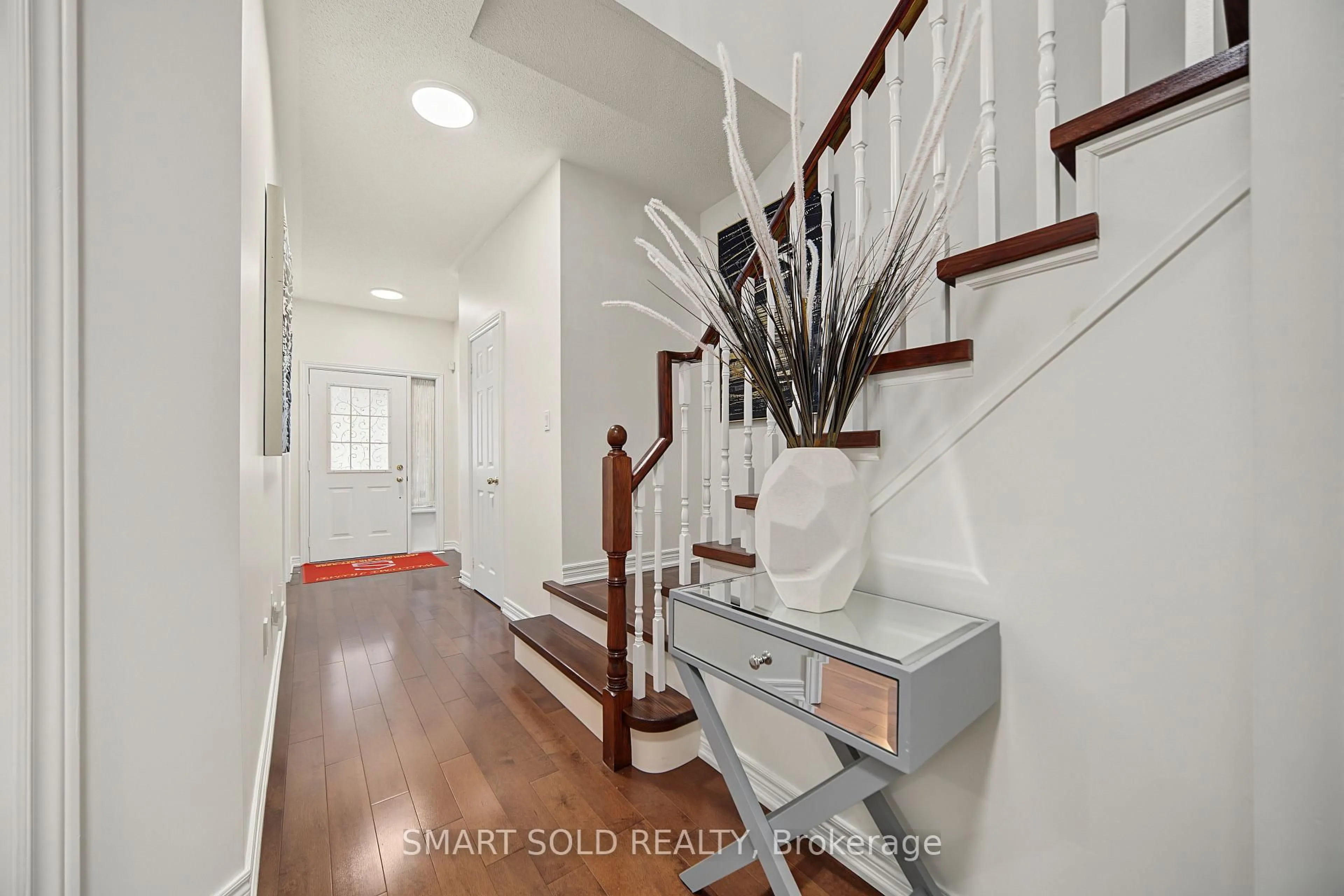 Indoor entryway for 12 John Gary Dr, Markham Ontario L3R 5G9