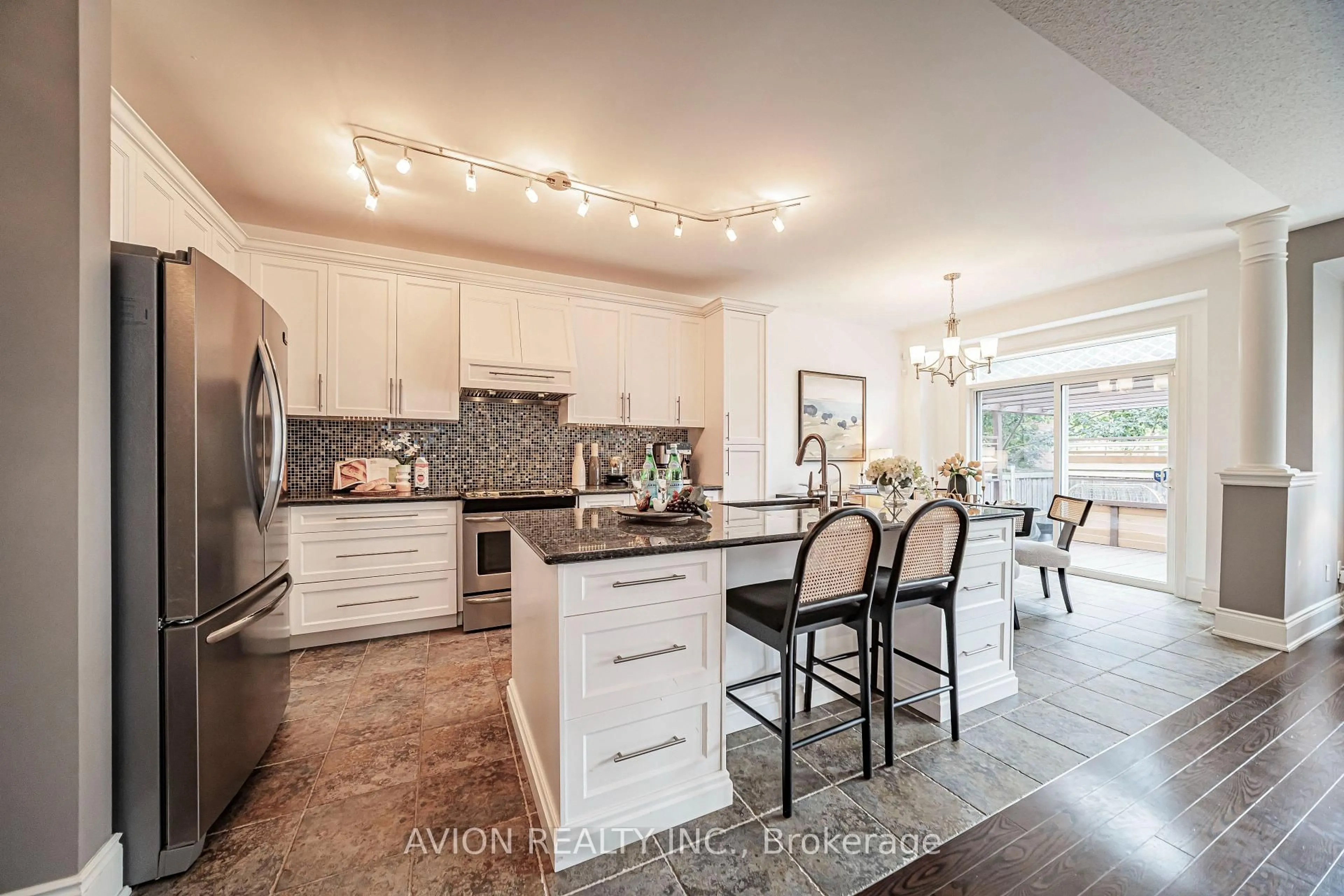 Open concept kitchen, ceramic/tile floor for 46 Rogers Tr, Bradford West Gwillimbury Ontario L3Z 0G5