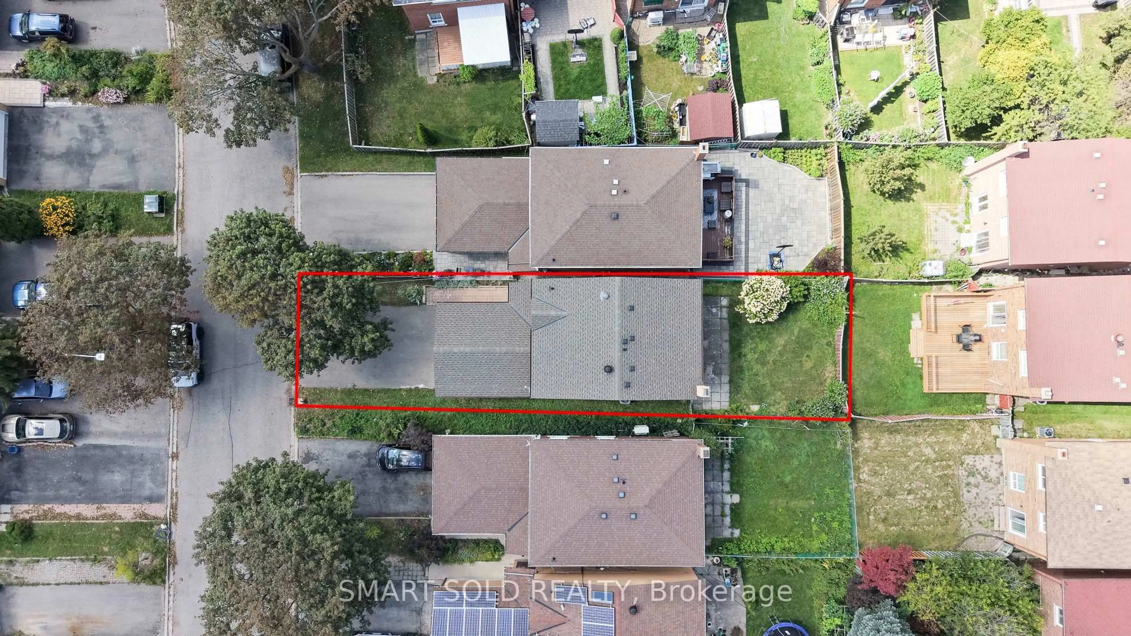 A pic from outside/outdoor area/front of a property/back of a property/a pic from drone, street for 44 Kenley Cres, Markham Ontario L3R 6X2