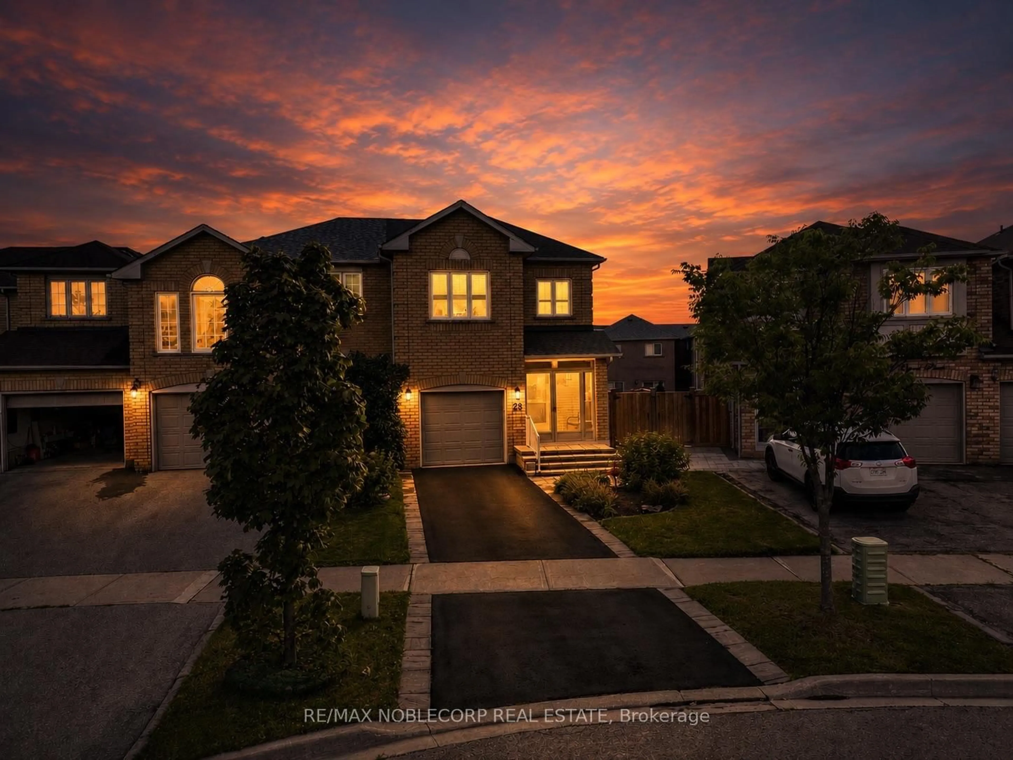 A pic from outside/outdoor area/front of a property/back of a property/a pic from drone, street for 28 Opera Pl, Vaughan Ontario L4L 8Y8