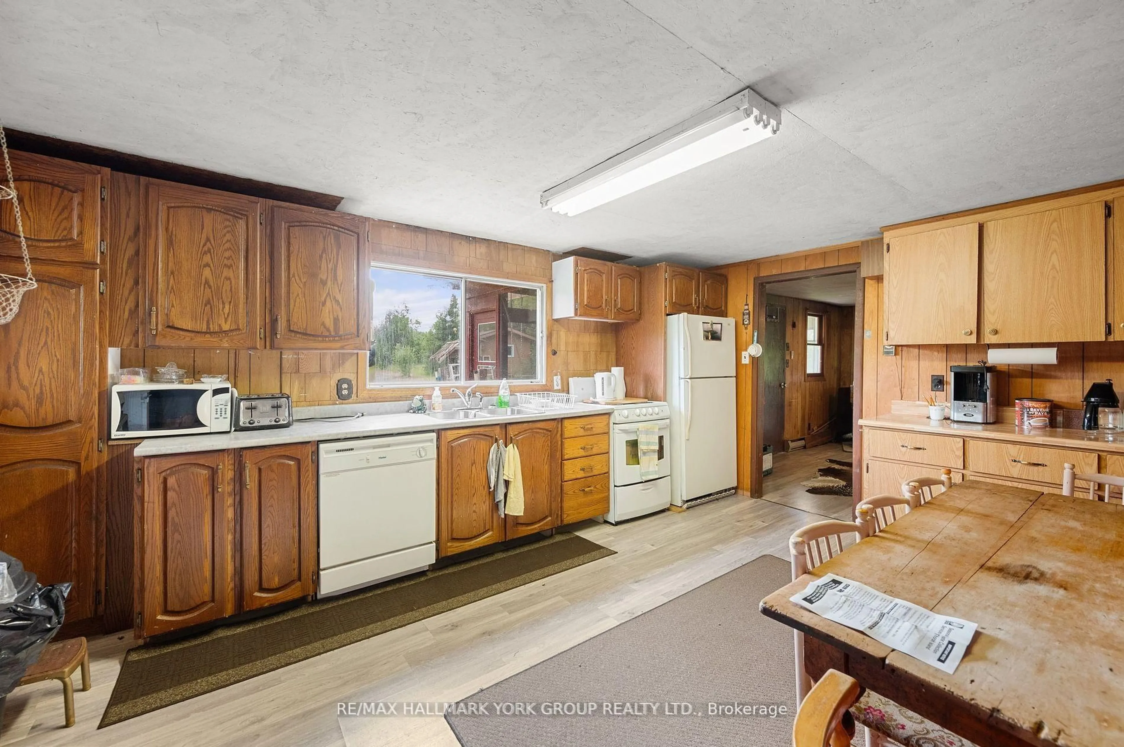 Standard kitchen, ceramic/tile floor for 40630 Shore Rd, Brock Ontario L0K 1A0
