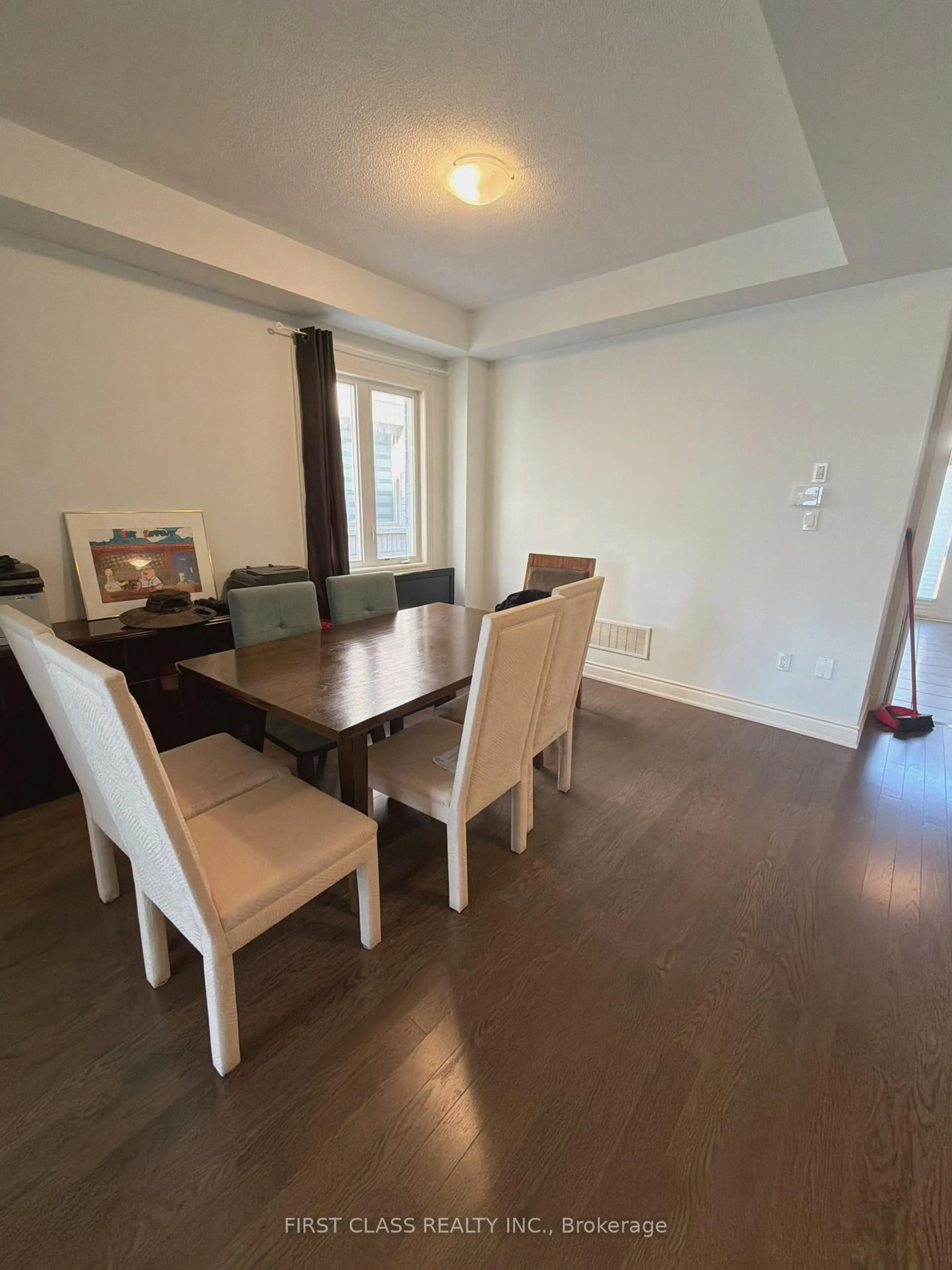 Dining room, wood/laminate floor for 325 Boundary Blvd, Whitchurch-Stouffville Ontario L4A 5E2