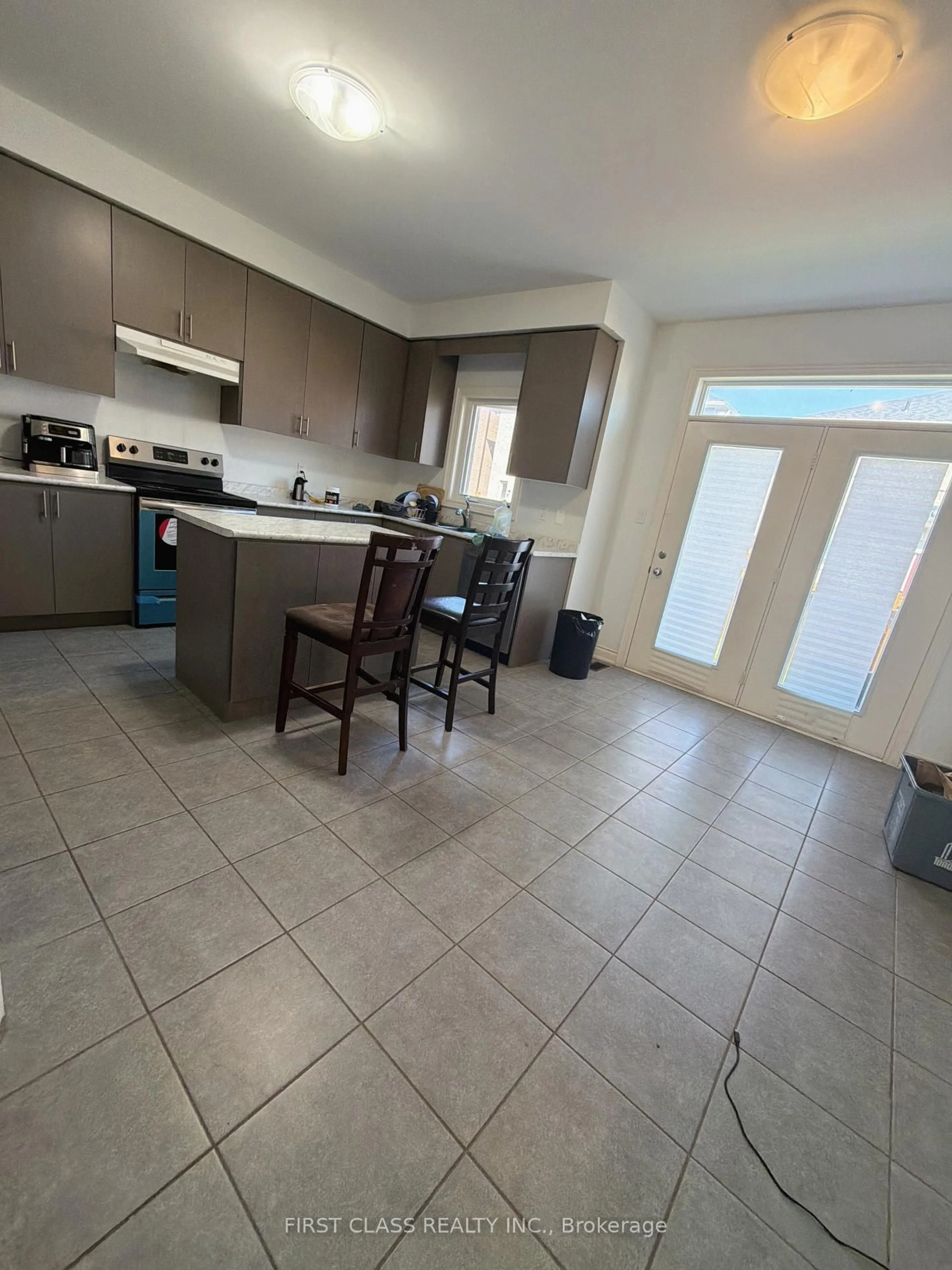 Open concept kitchen, ceramic/tile floor for 325 Boundary Blvd, Whitchurch-Stouffville Ontario L4A 5E2
