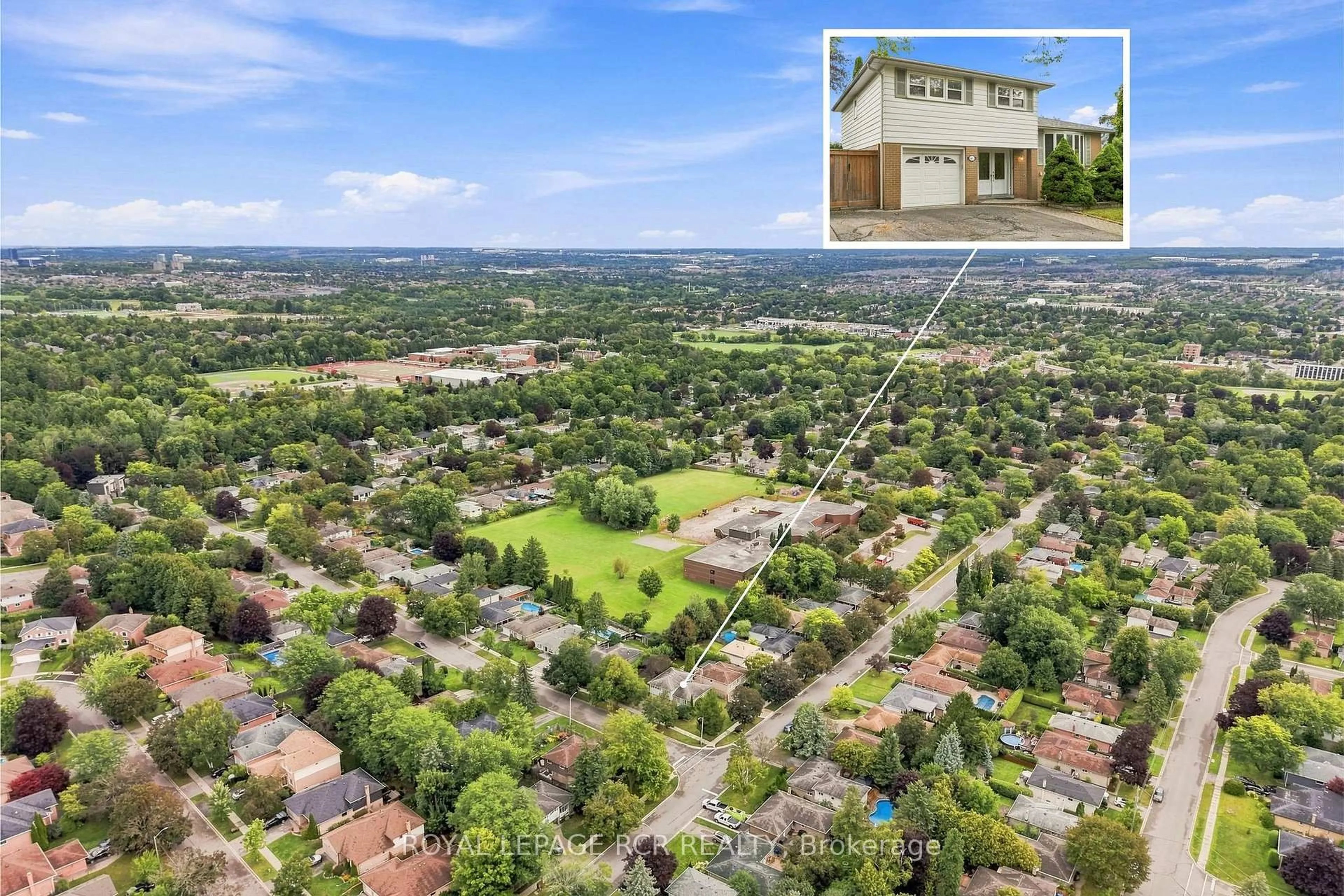 A pic from outside/outdoor area/front of a property/back of a property/a pic from drone, unknown for 101 Hill Dr, Aurora Ontario L4G 3A9
