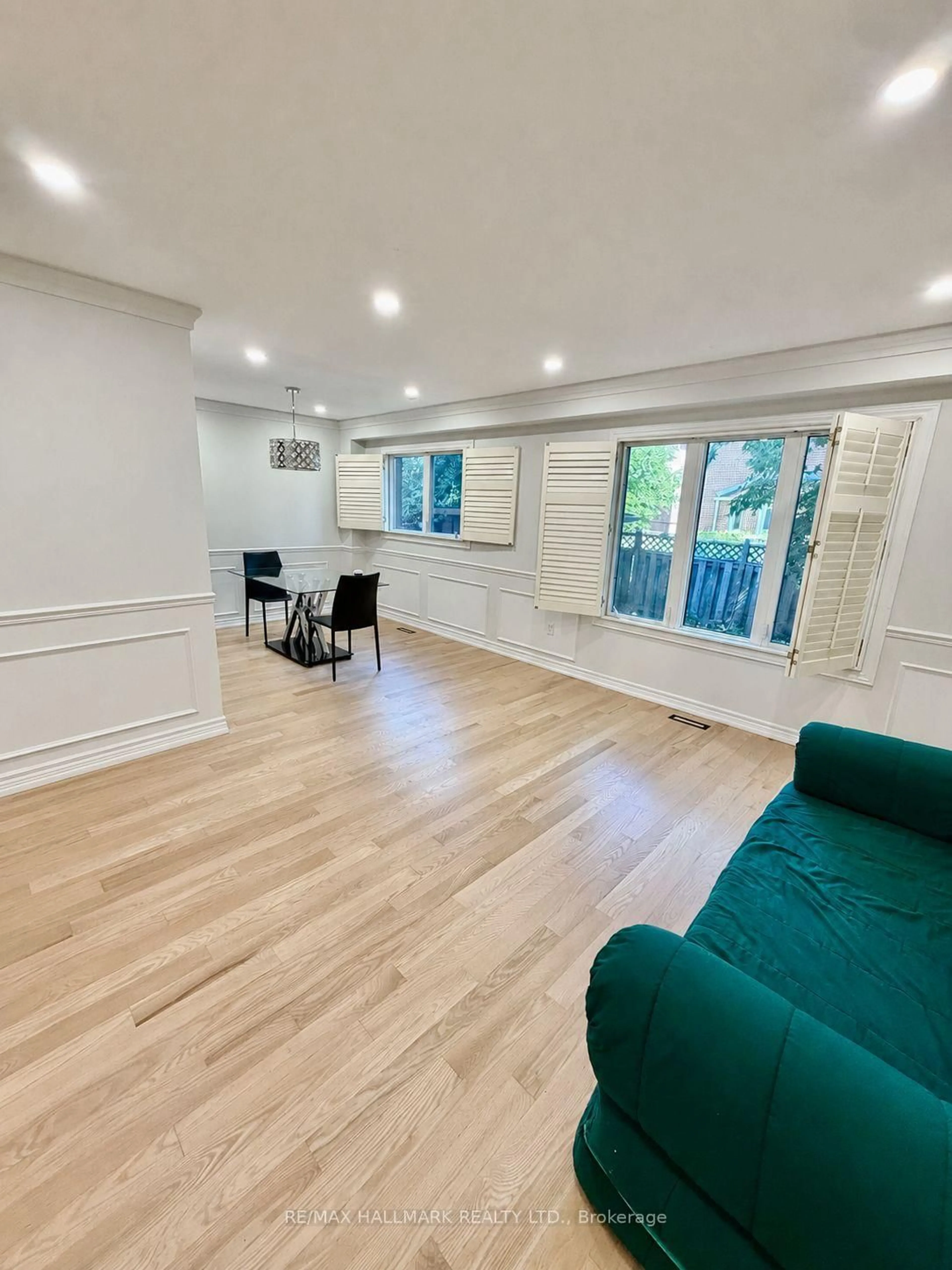 A pic of a room for 27 Pugsley Ave, Richmond Hill Ontario L4C 8V2