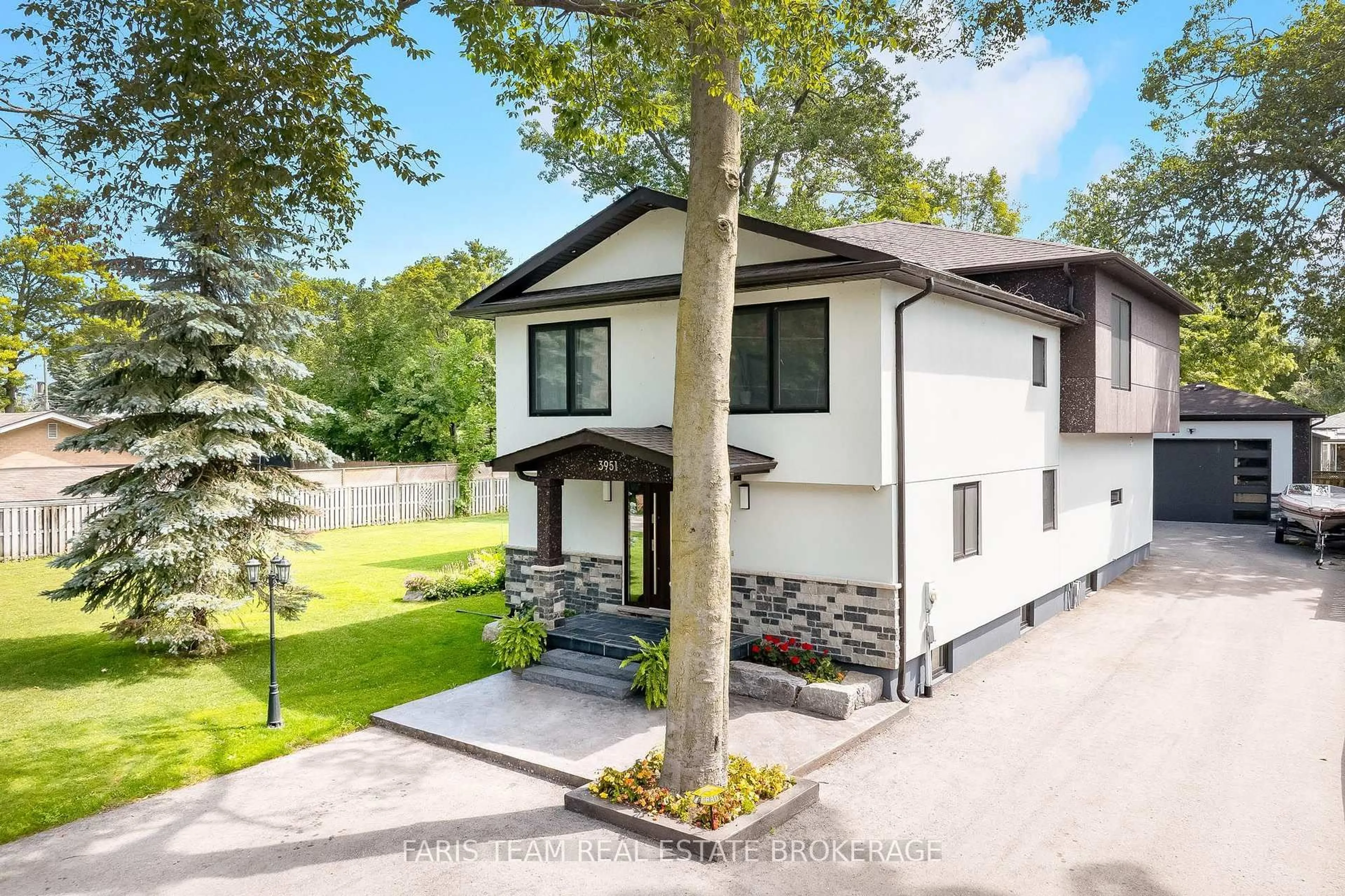 Home with brick exterior material, street for 3951 Alberta Ave, Innisfil Ontario L9S 2M1