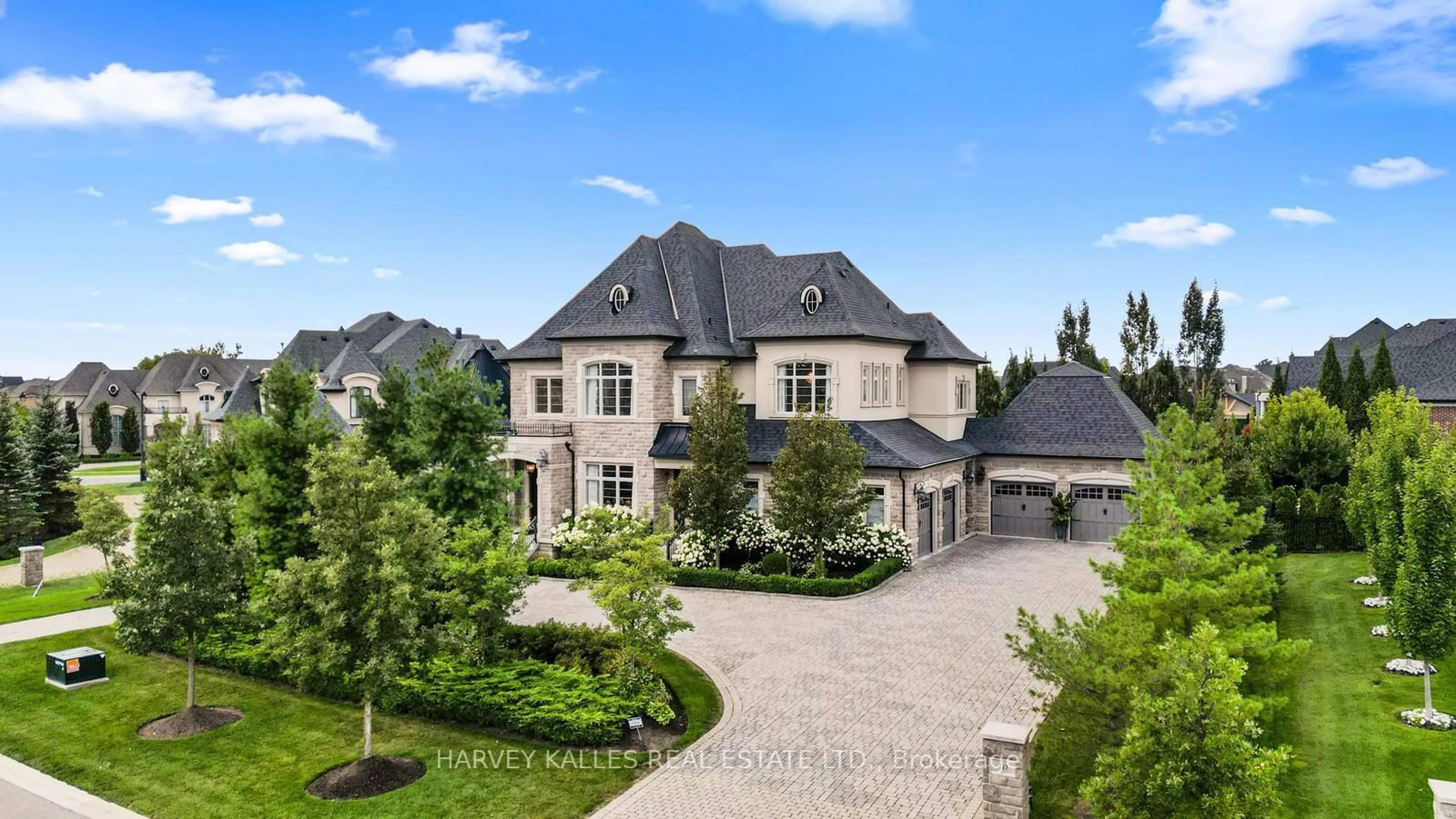 A pic from outside/outdoor area/front of a property/back of a property/a pic from drone, street for 30 Spicewood Cres, Vaughan Ontario L4H 4E4