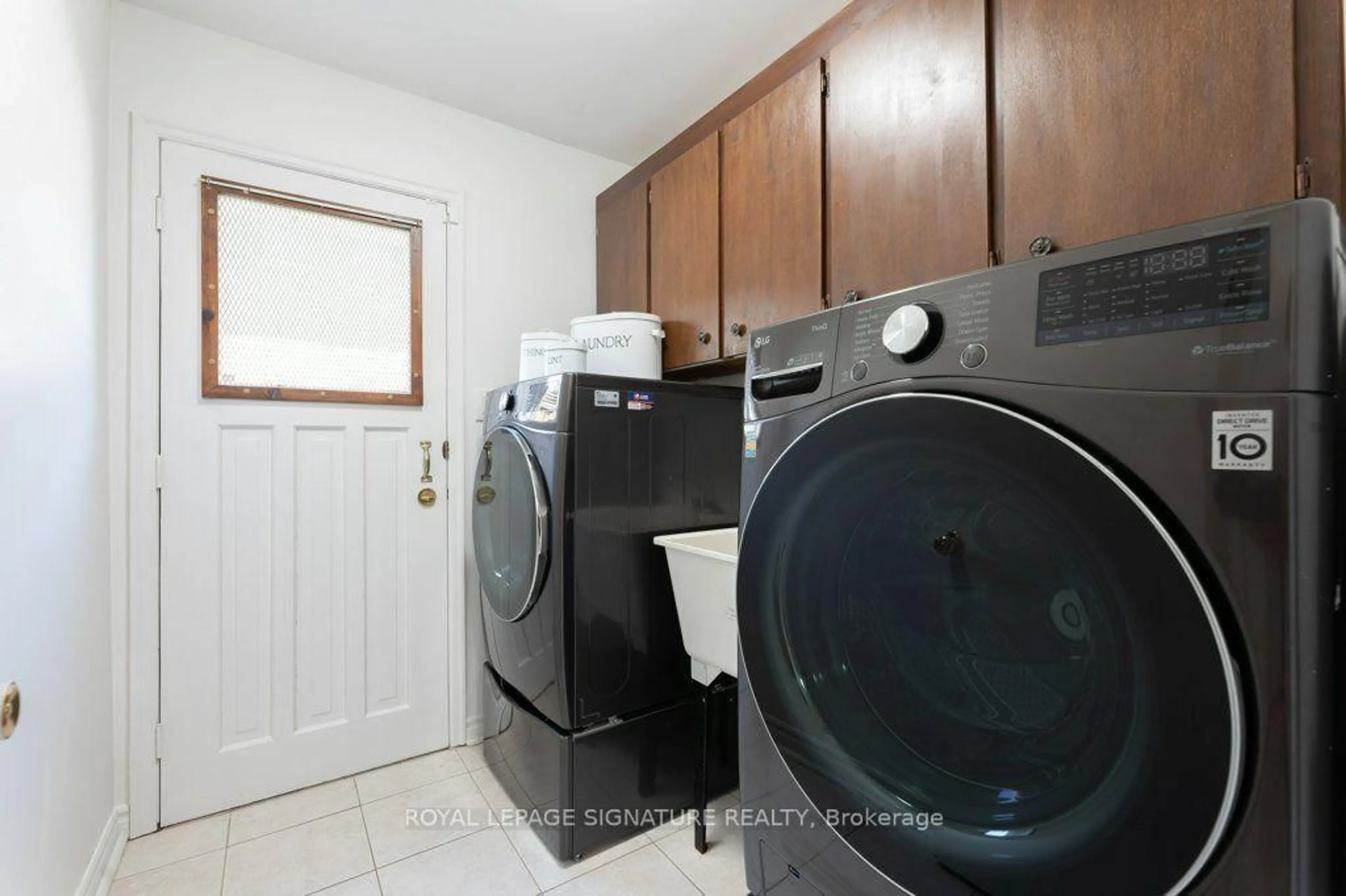 Laundry room for 25 Stiver Crt, Markham Ontario L3R 2R1