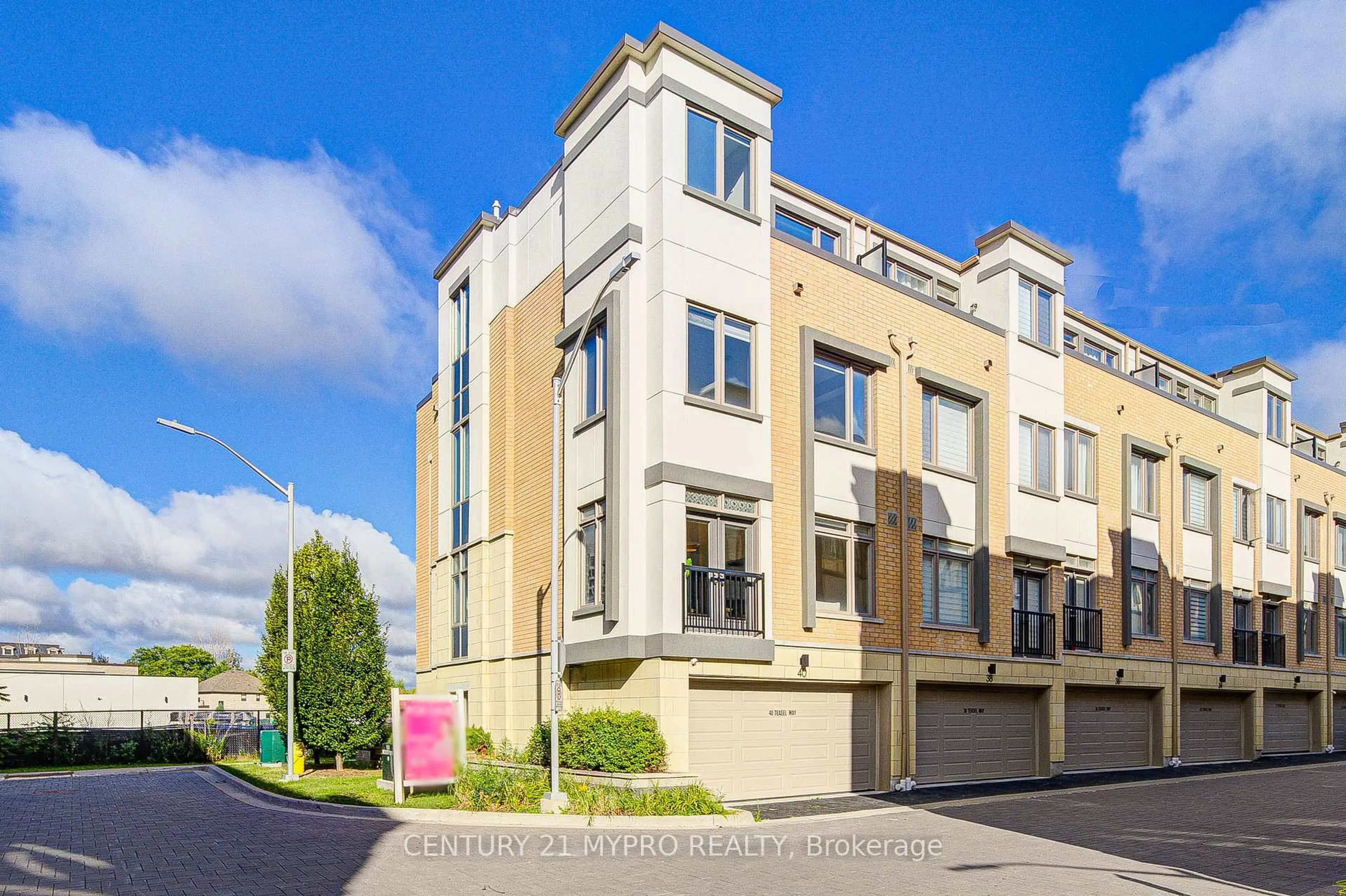 A pic from outside/outdoor area/front of a property/back of a property/a pic from drone, street for 40 Teasel Way, Markham Ontario L3R 9S3