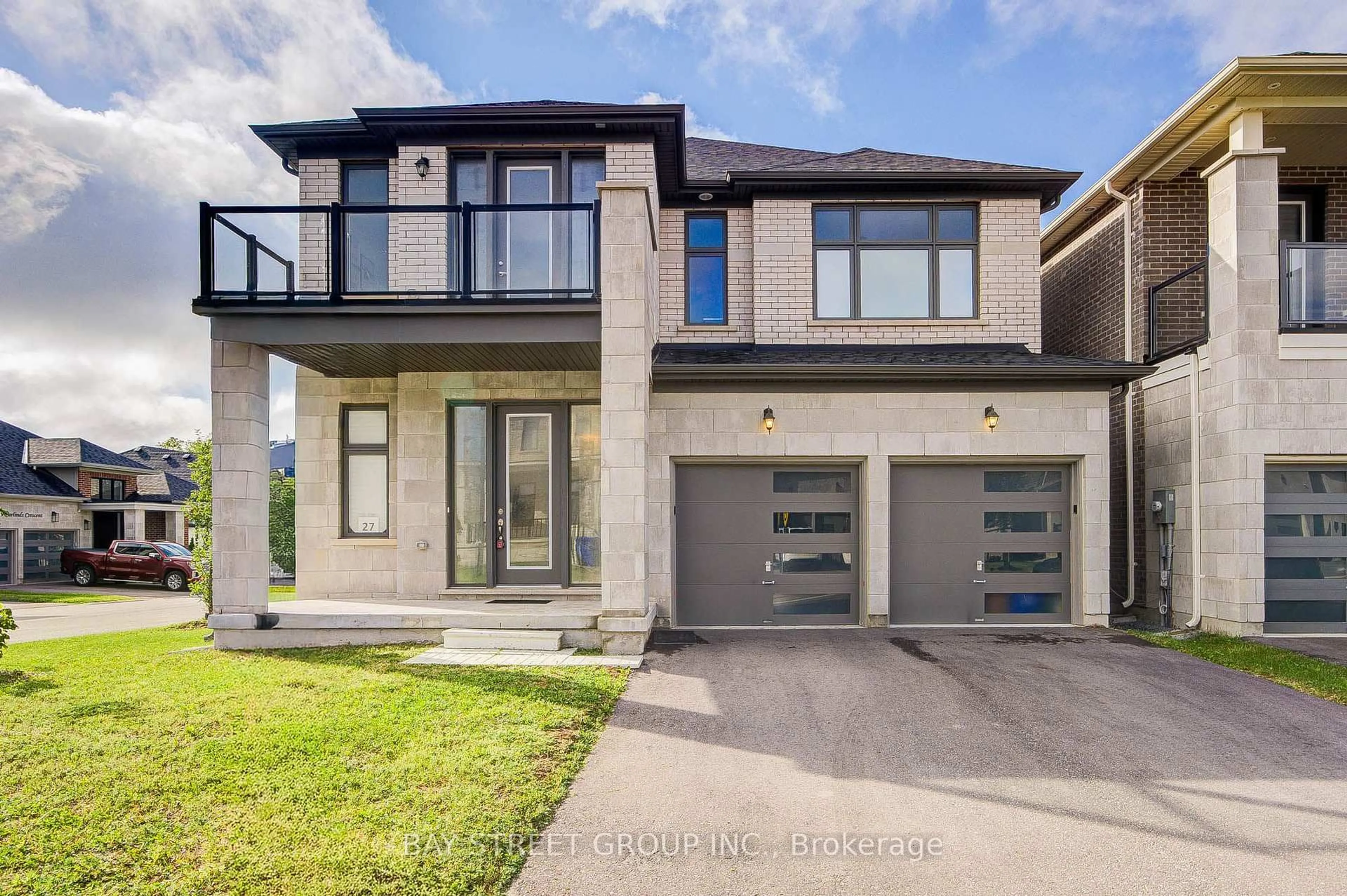 Home with brick exterior material, street for 27 Hearthwood Gate, Whitchurch-Stouffville Ontario L4A 4X1