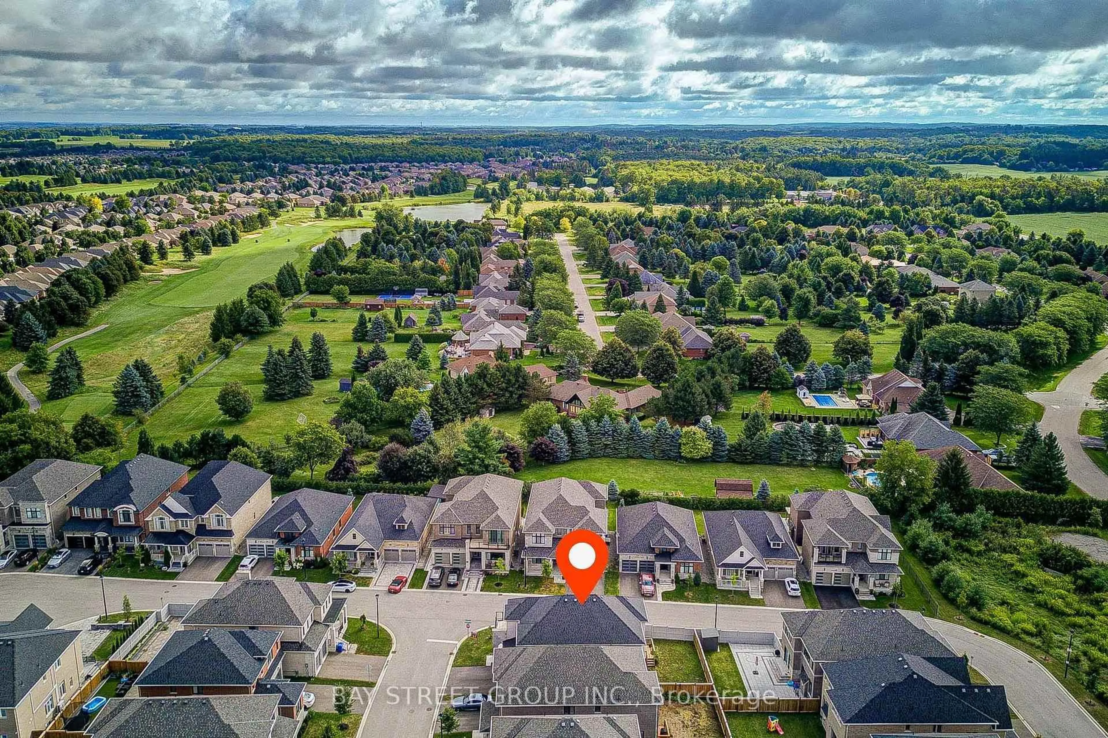 A pic from outside/outdoor area/front of a property/back of a property/a pic from drone, street for 27 Hearthwood Gate, Whitchurch-Stouffville Ontario L4A 4X1