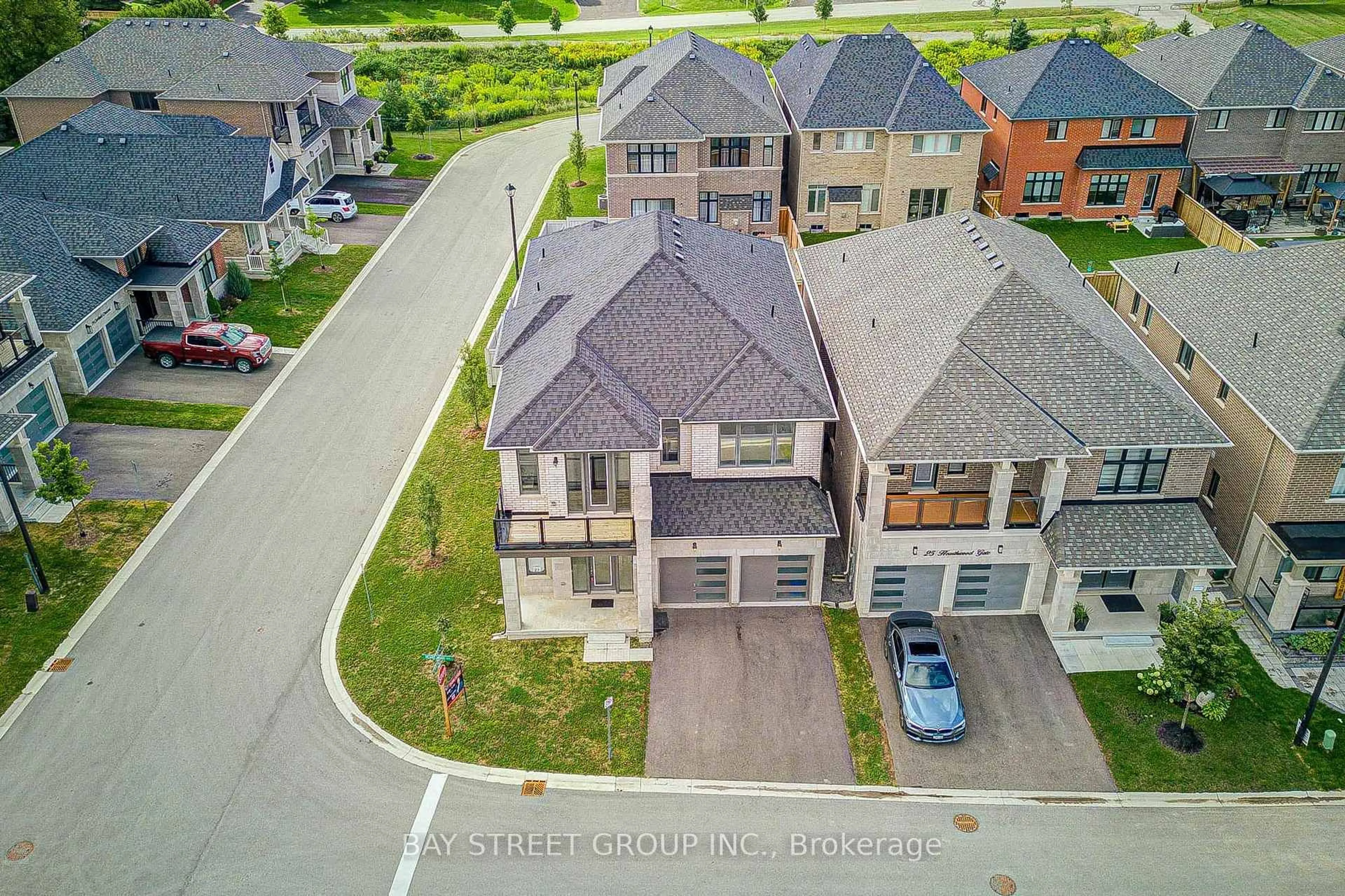 A pic from outside/outdoor area/front of a property/back of a property/a pic from drone, street for 27 Hearthwood Gate, Whitchurch-Stouffville Ontario L4A 4X1