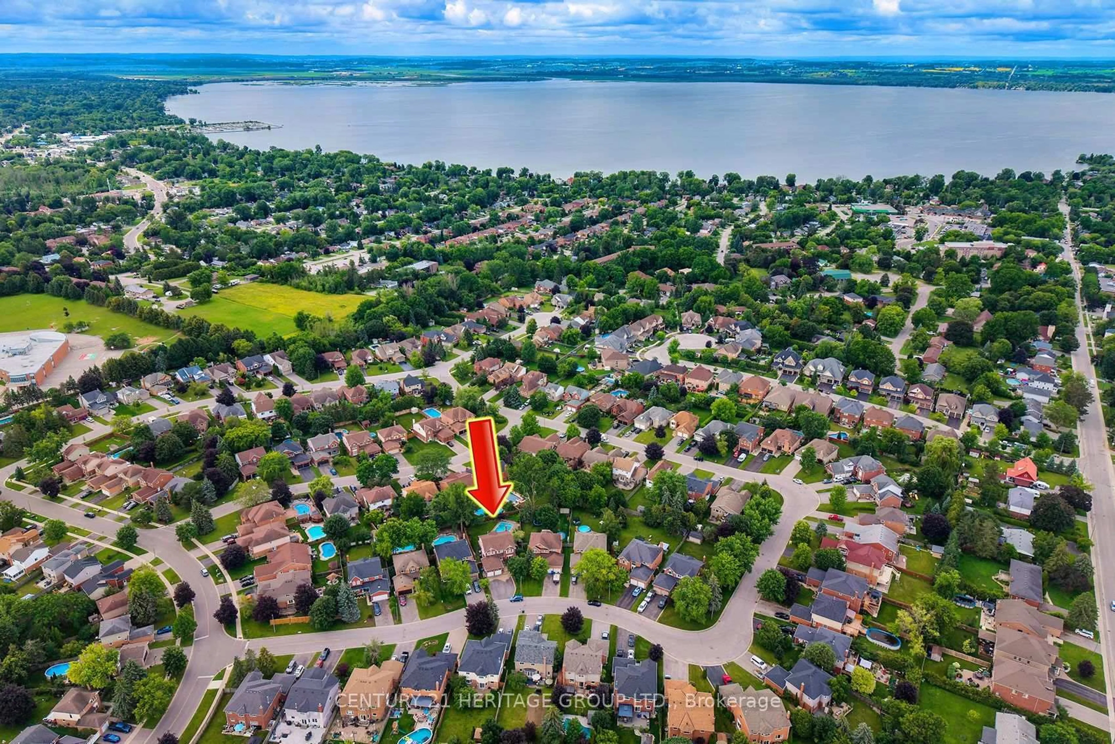 A pic from outside/outdoor area/front of a property/back of a property/a pic from drone, water/lake/river/ocean view for 55 Chartwell Cres, Georgina Ontario L4P 3N8