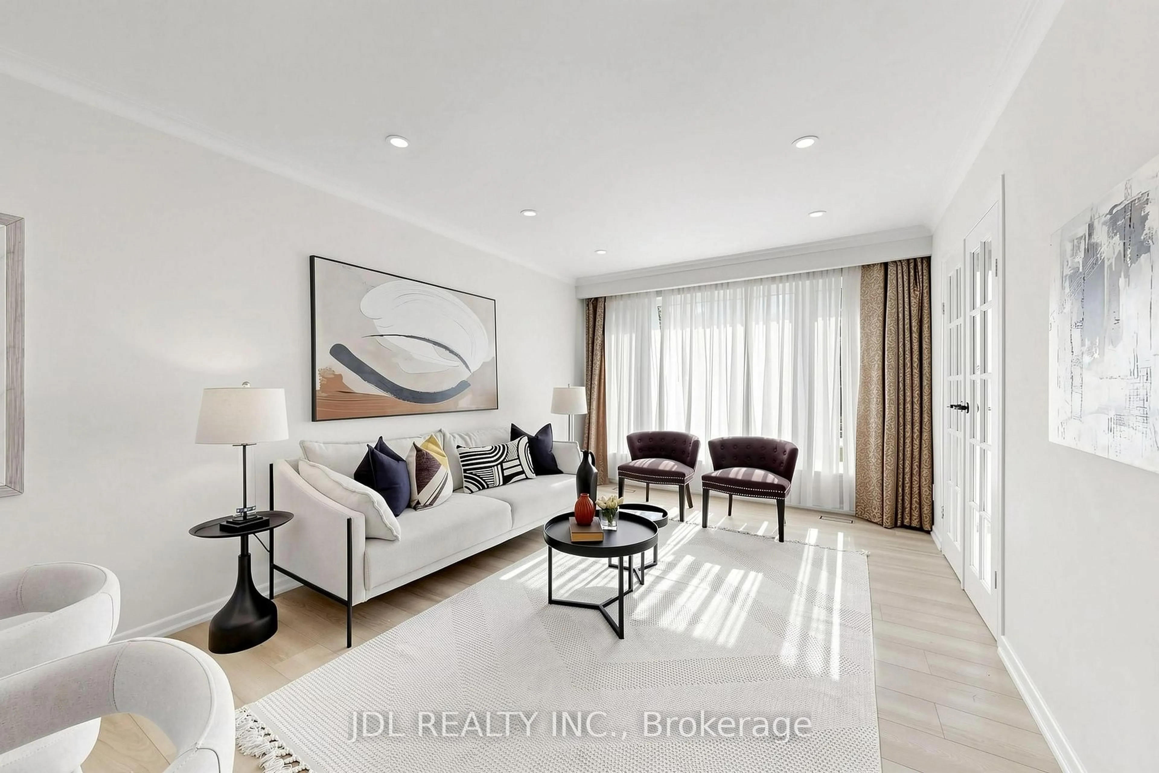 Living room with furniture, unknown for 105 Park Ave, Newmarket Ontario L3Y 1T6