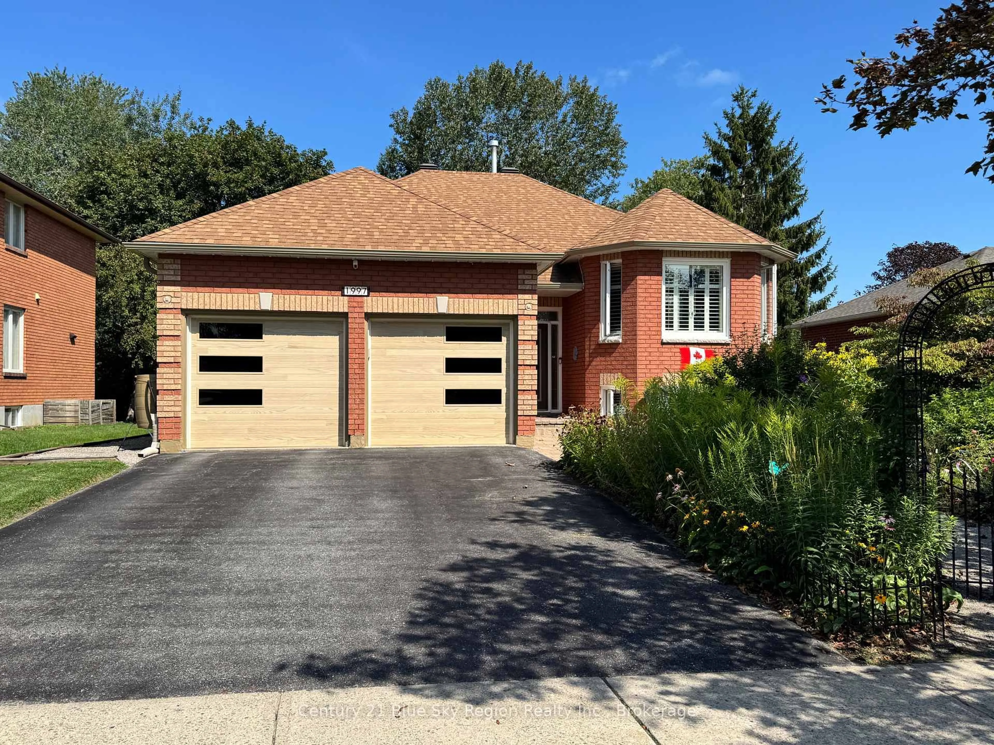 Home with brick exterior material, street for 1997 Craig Rd, Innisfil Ontario L9S 1W8
