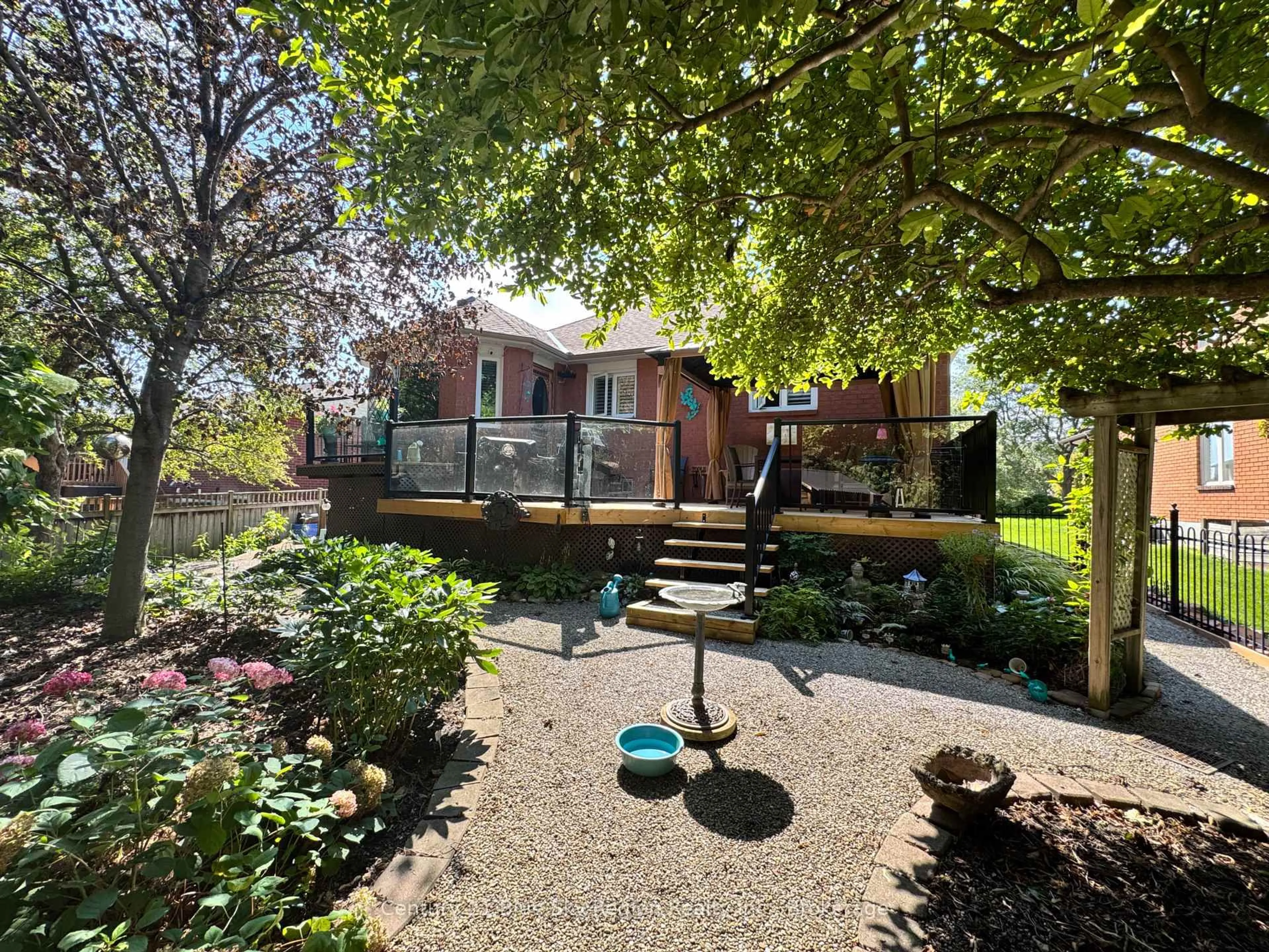 A pic from outside/outdoor area/front of a property/back of a property/a pic from drone, unknown for 1997 Craig Rd, Innisfil Ontario L9S 1W8