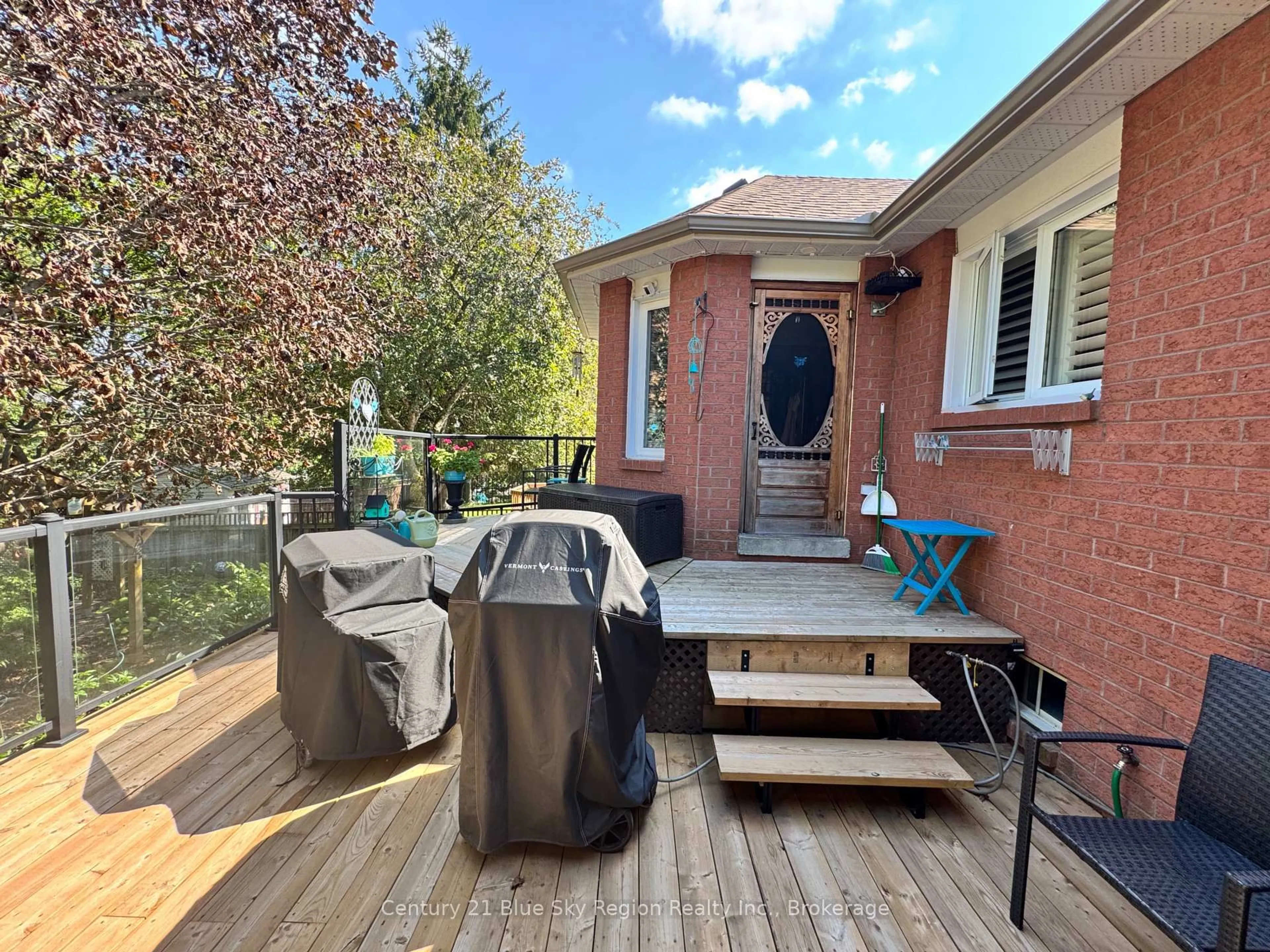 Patio, street for 1997 Craig Rd, Innisfil Ontario L9S 1W8
