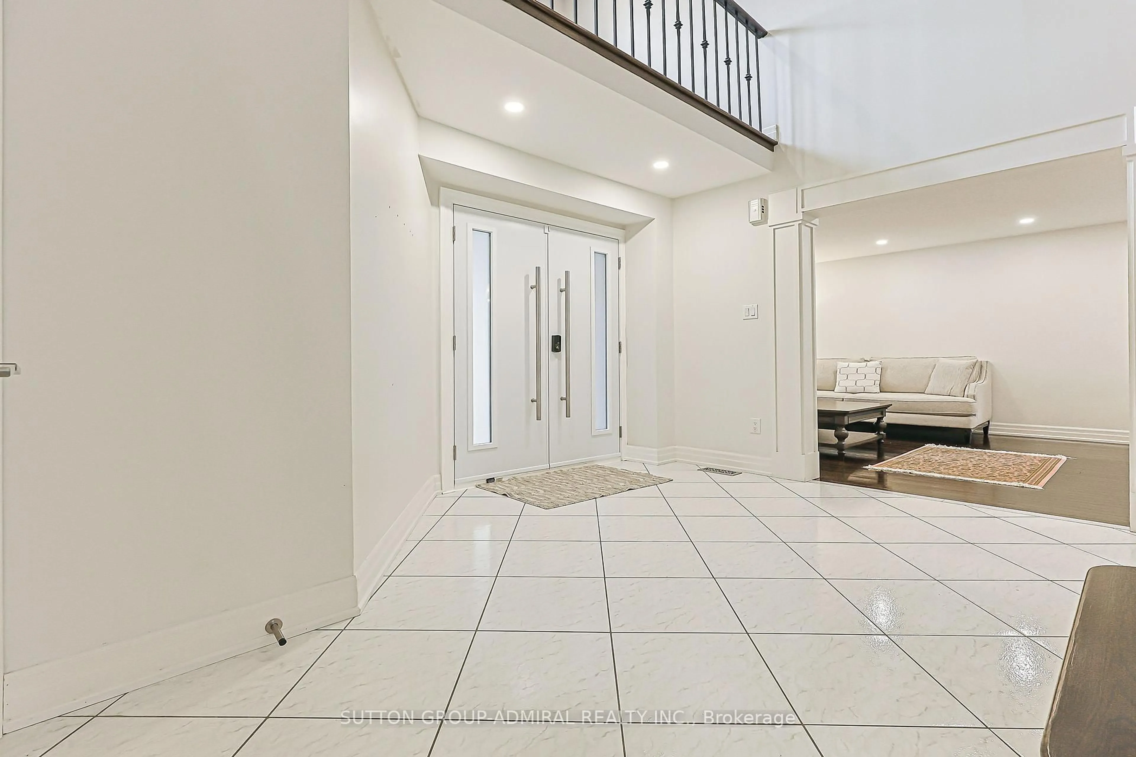Indoor entryway for 62 Pickett Cres, Richmond Hill Ontario L4C 9L3