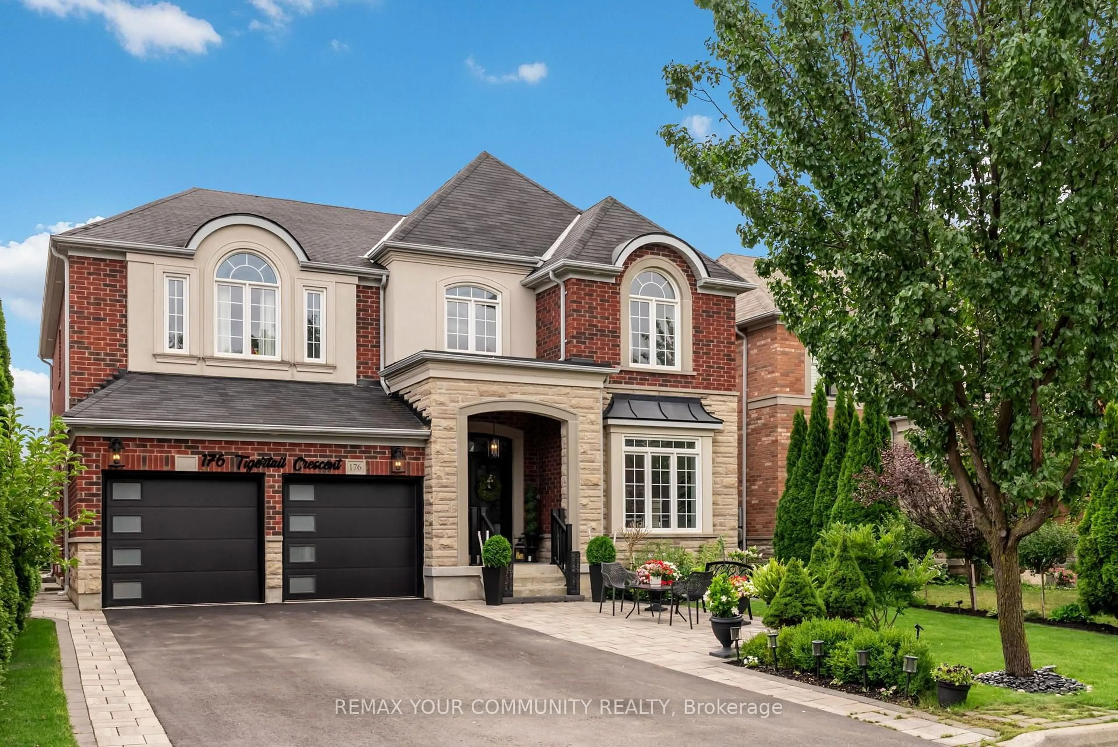 Home with brick exterior material, street for 176 Tigertail Cres, Bradford West Gwillimbury Ontario L3Z 0M4