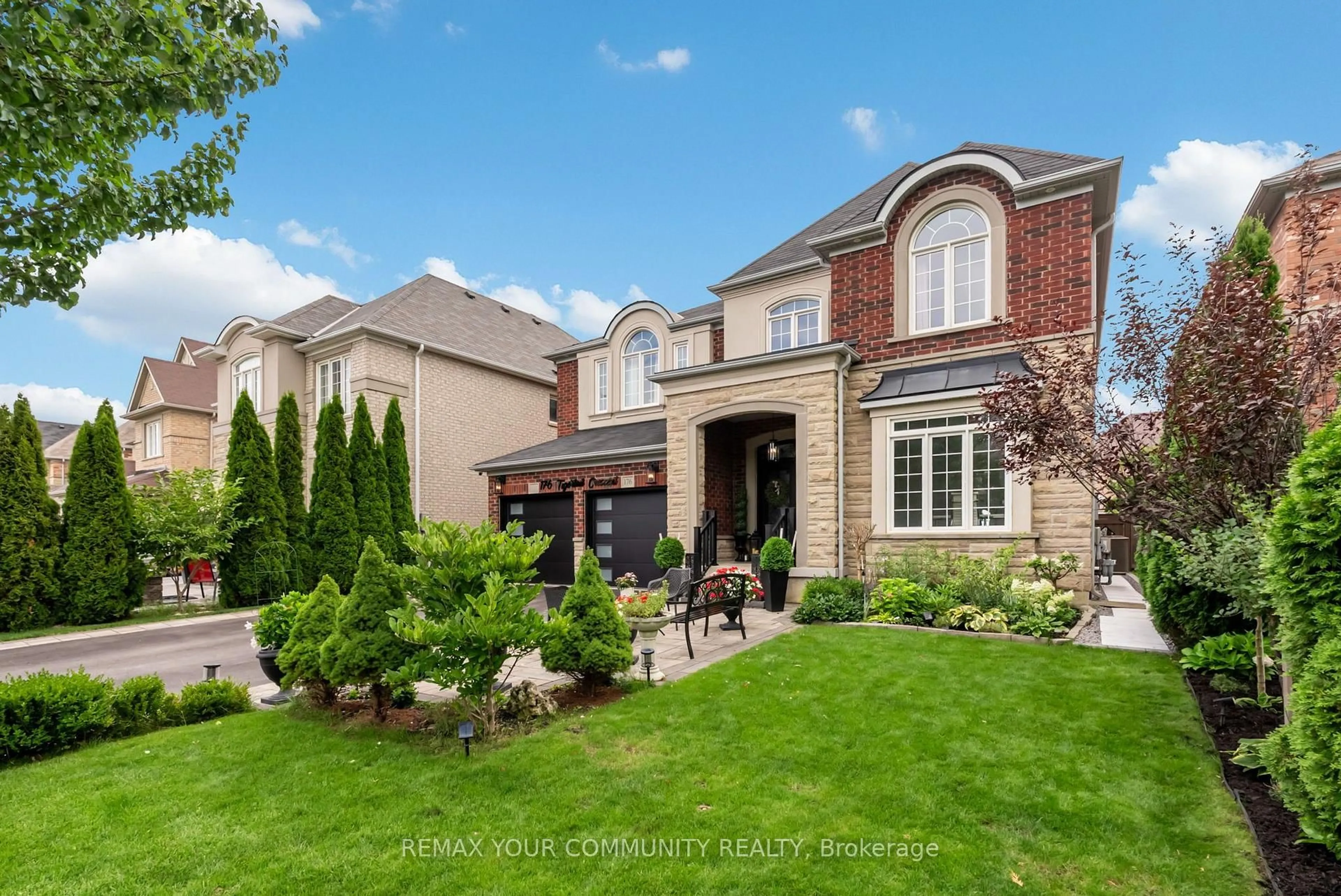 Home with brick exterior material, street for 176 Tigertail Cres, Bradford West Gwillimbury Ontario L3Z 0M4